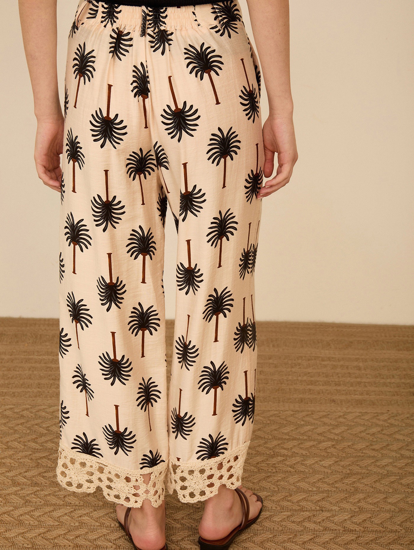 Pantalón cropped estampado 7