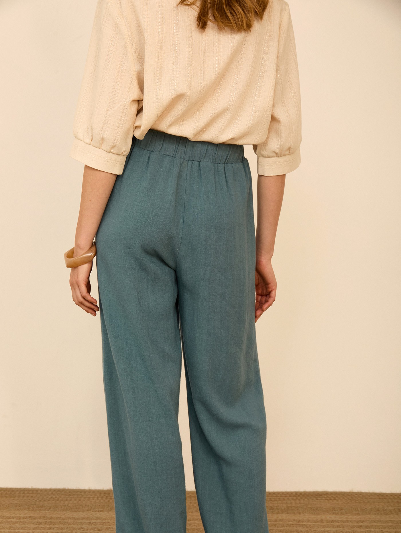 Pantalón largo bolsillos bordados 1