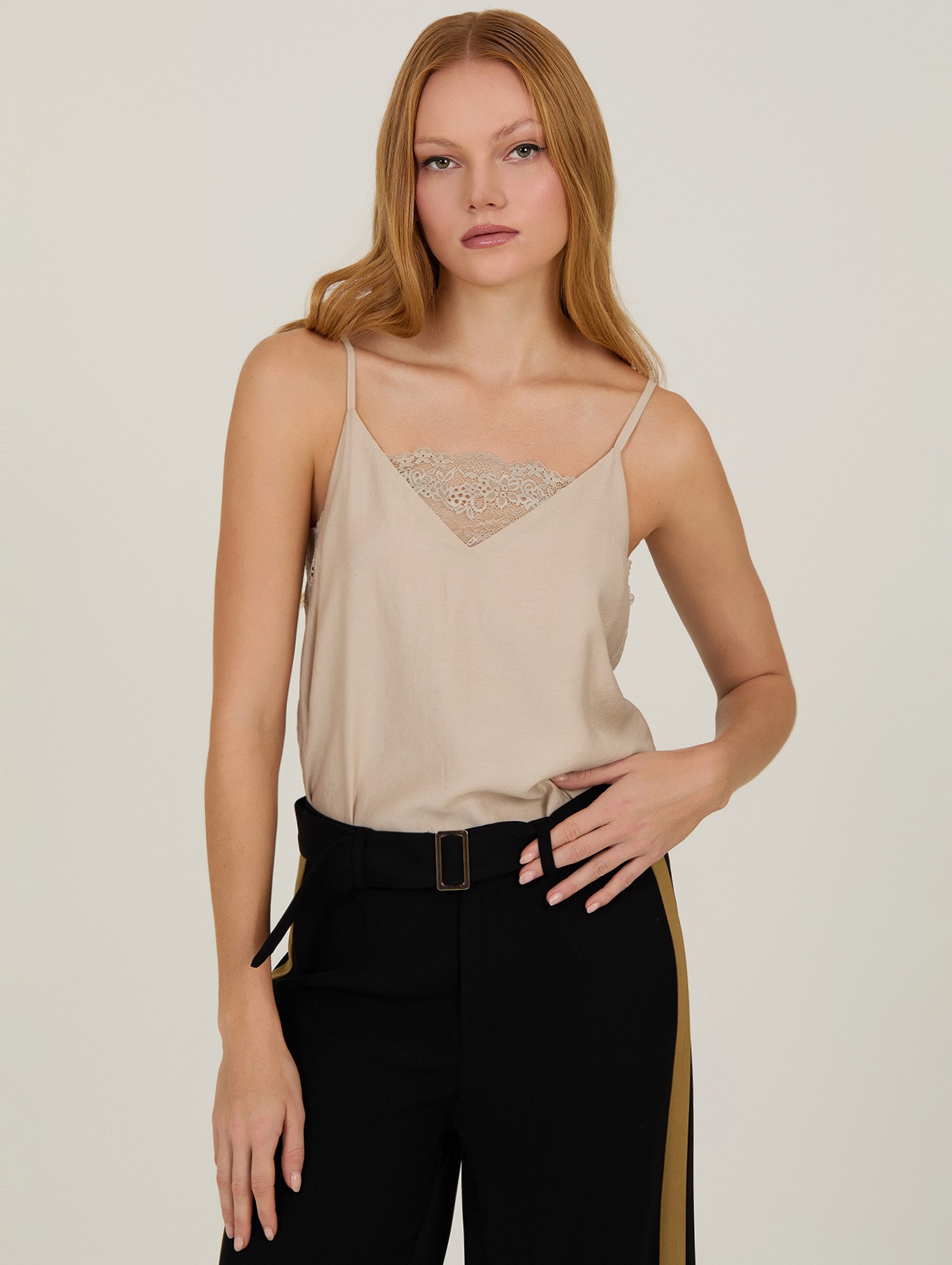 Top lencero con encaje 1