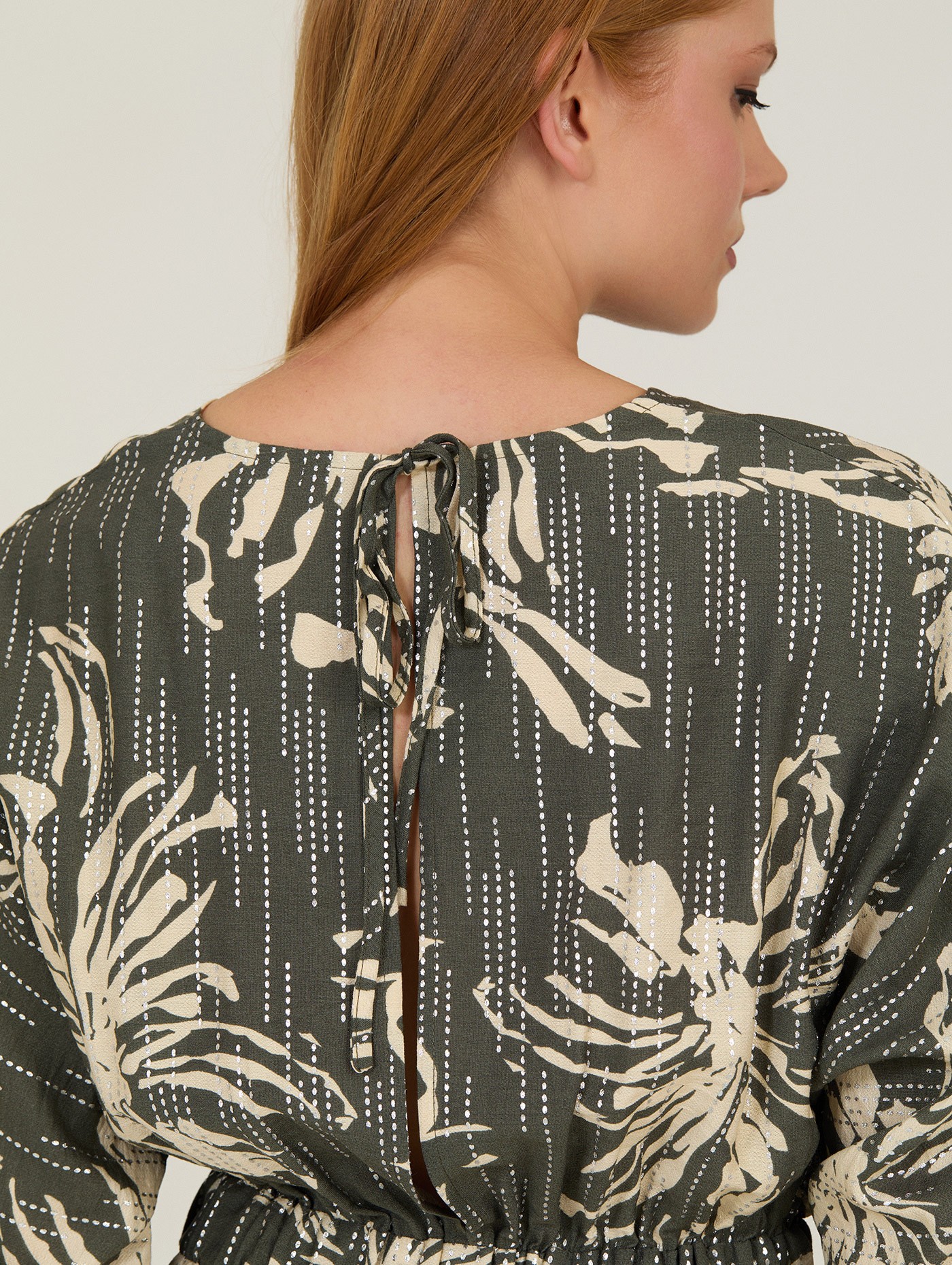 Long dress with knotted neckline 4