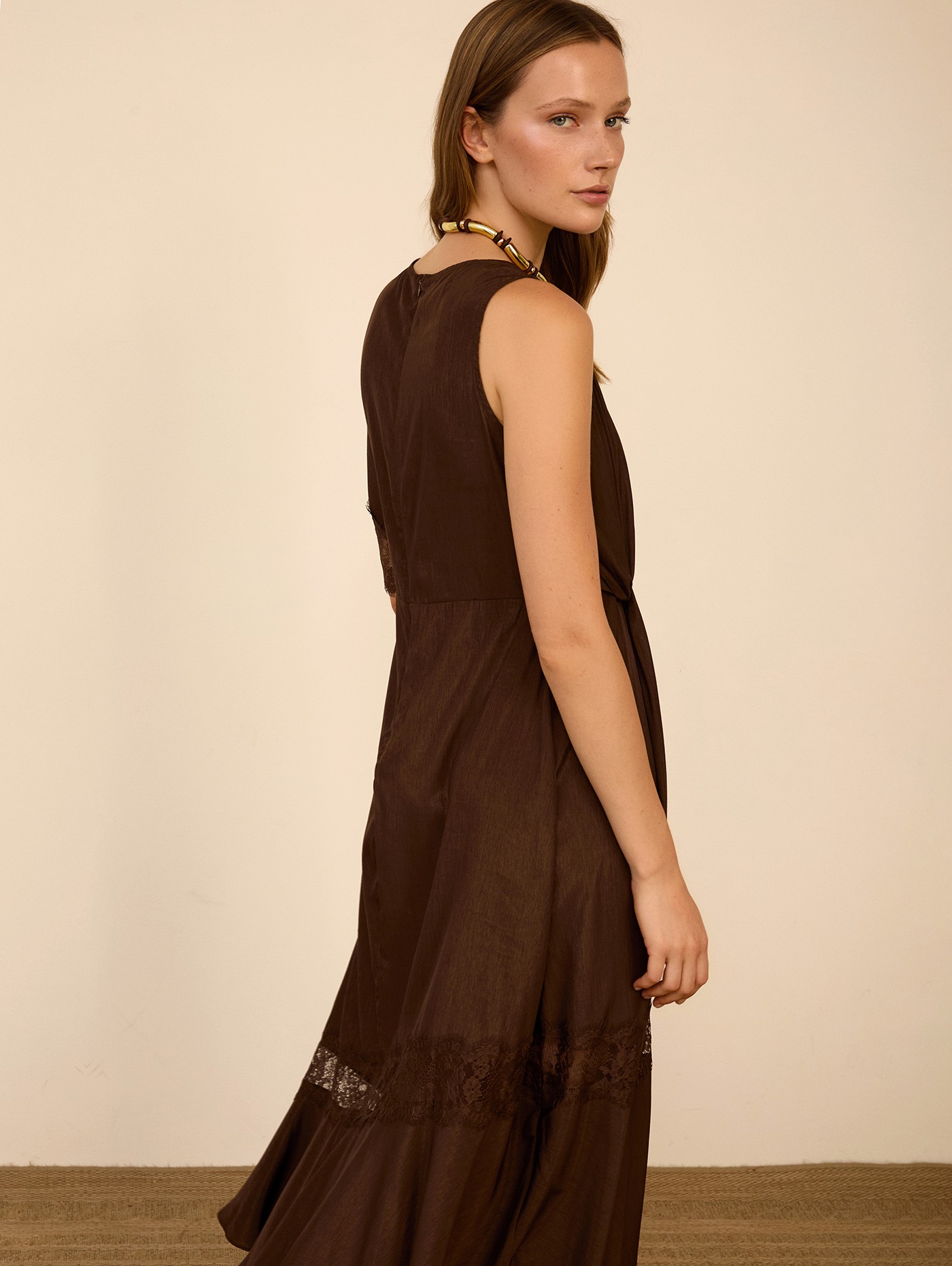 Vestido satinado encajes 2