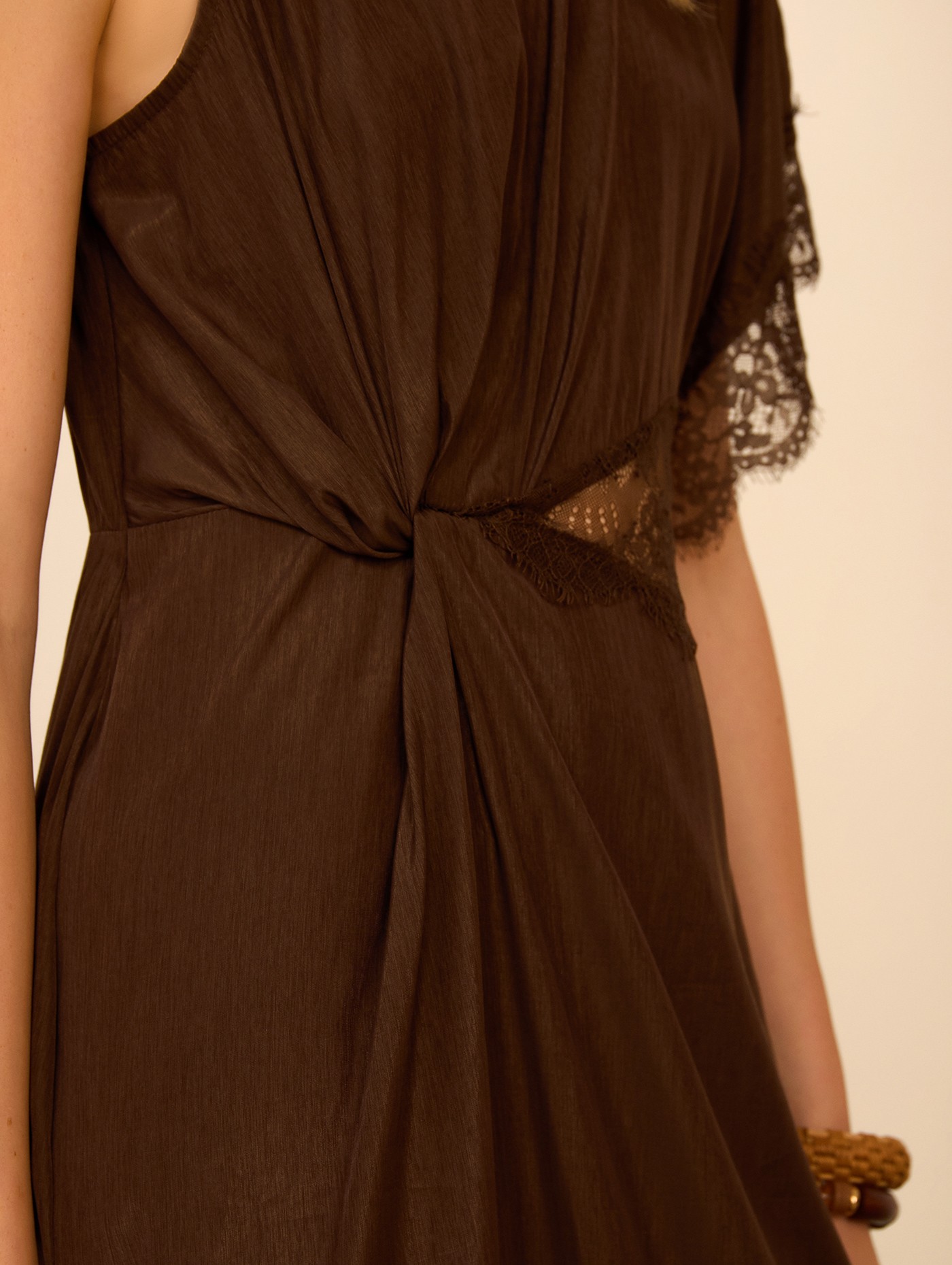 Vestido satinado encajes 5