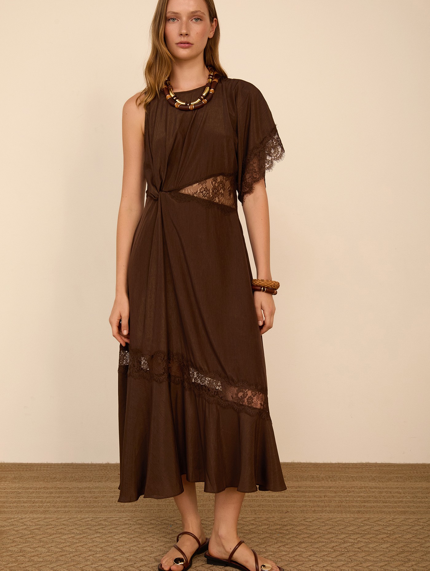 Vestido satinado encajes 3