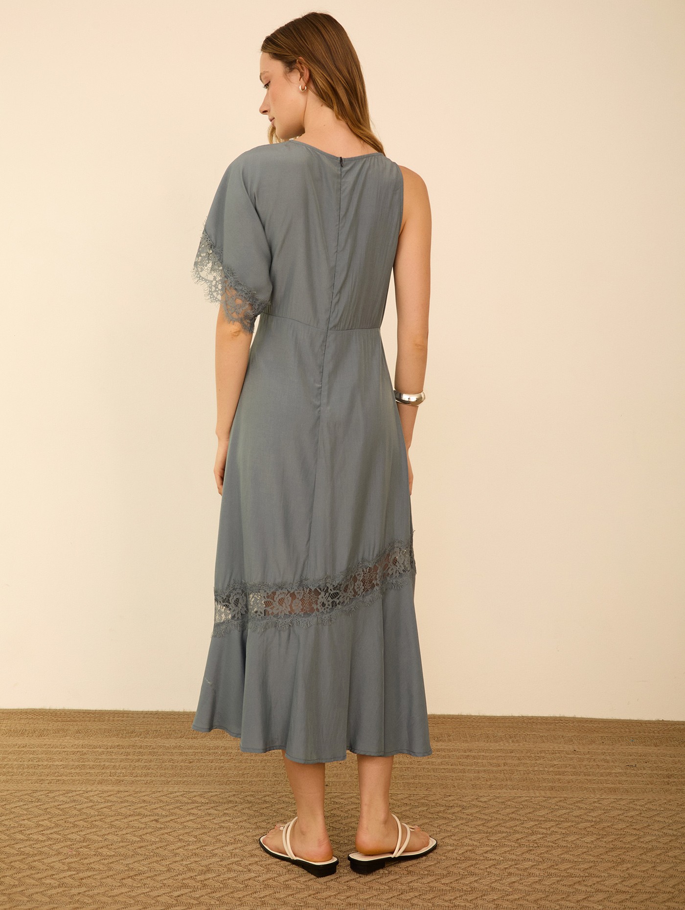 Vestido satinado encajes 6