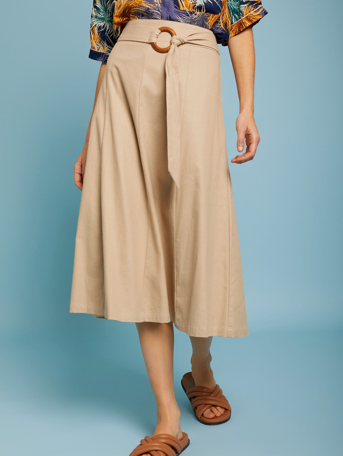 Midi skirt with belt 3
