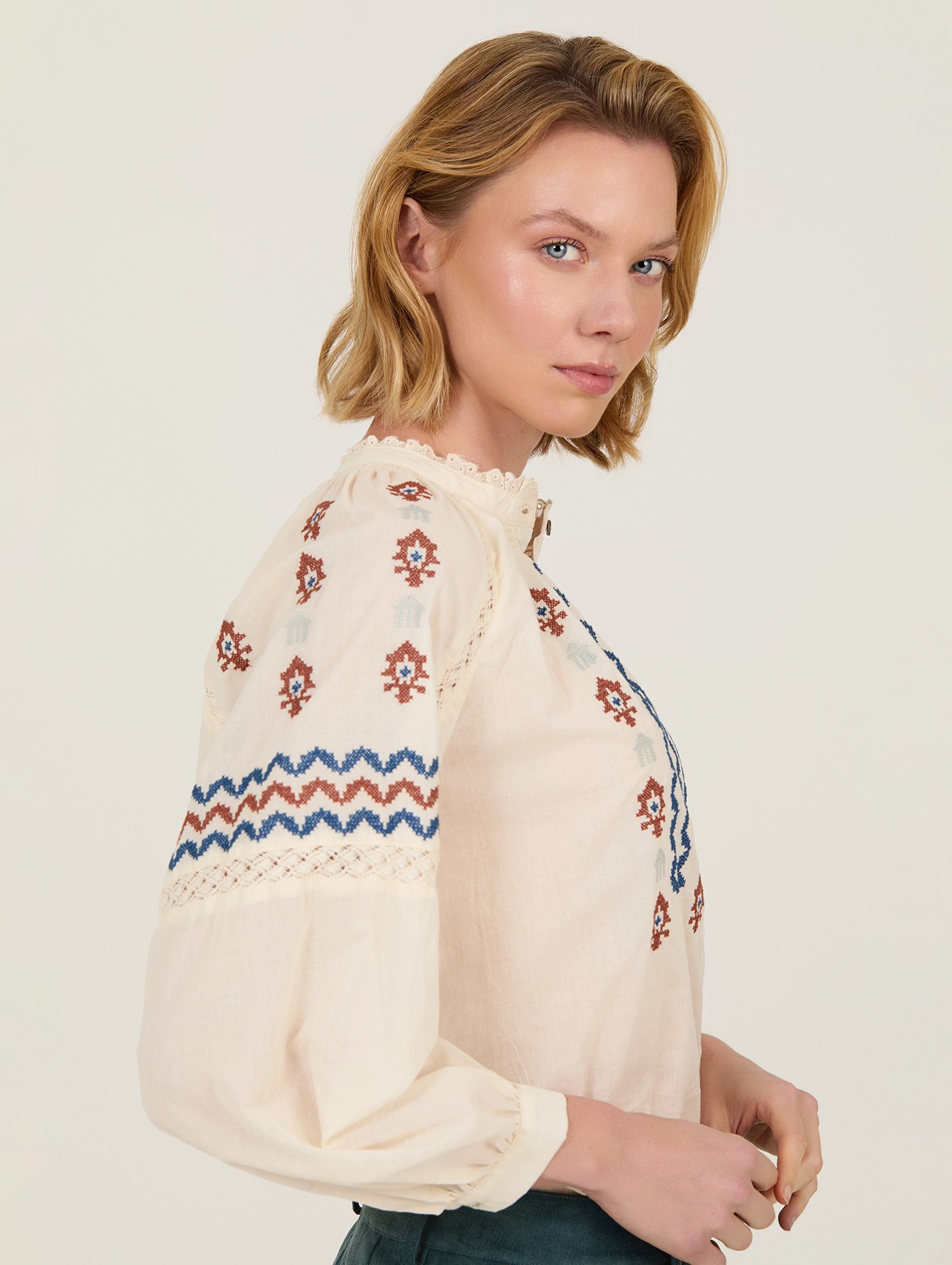 Blusa de algodón bordada