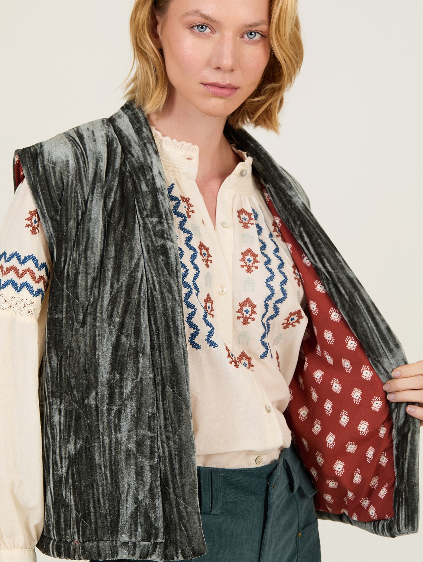 Blusa de algodón bordada 3