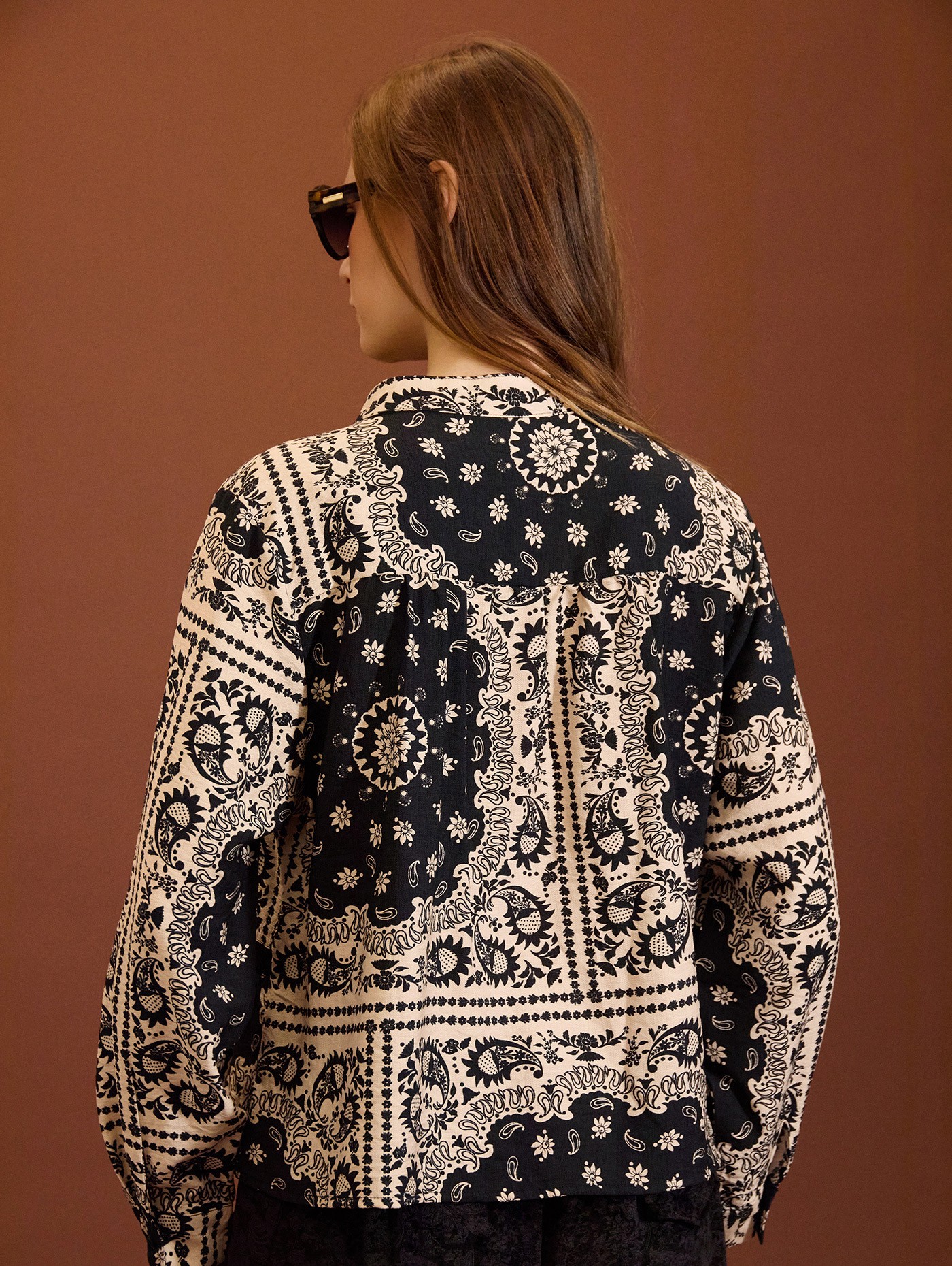 Blusa con ribete de cachemira bicolor 4