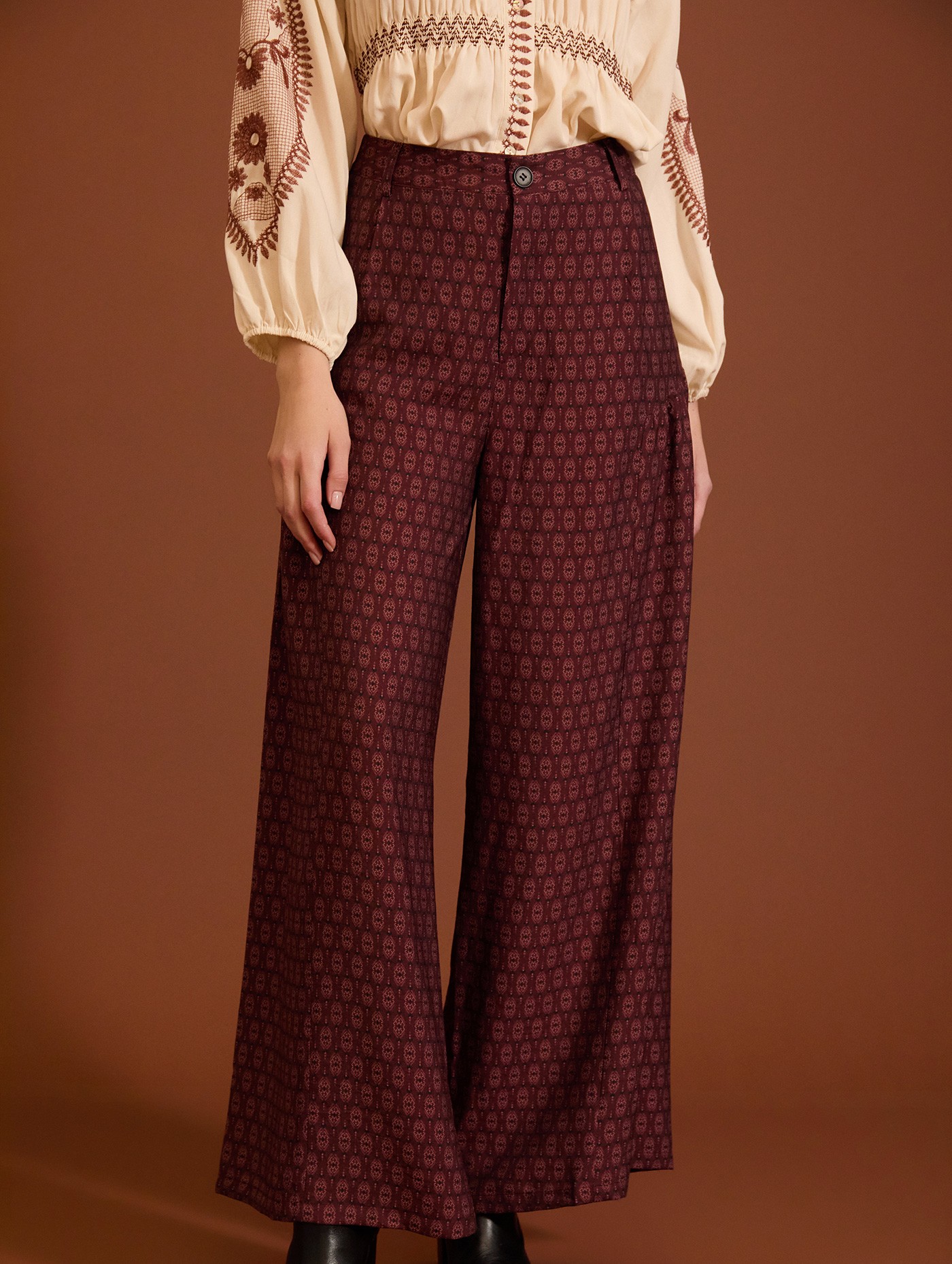 Pantalones palazzo con estampado geométrico