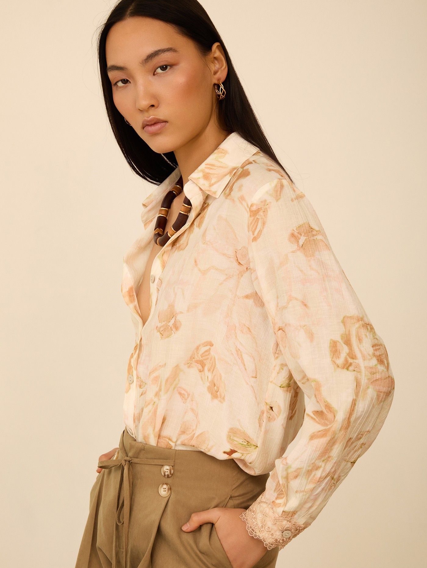 Camisa con estampado floral