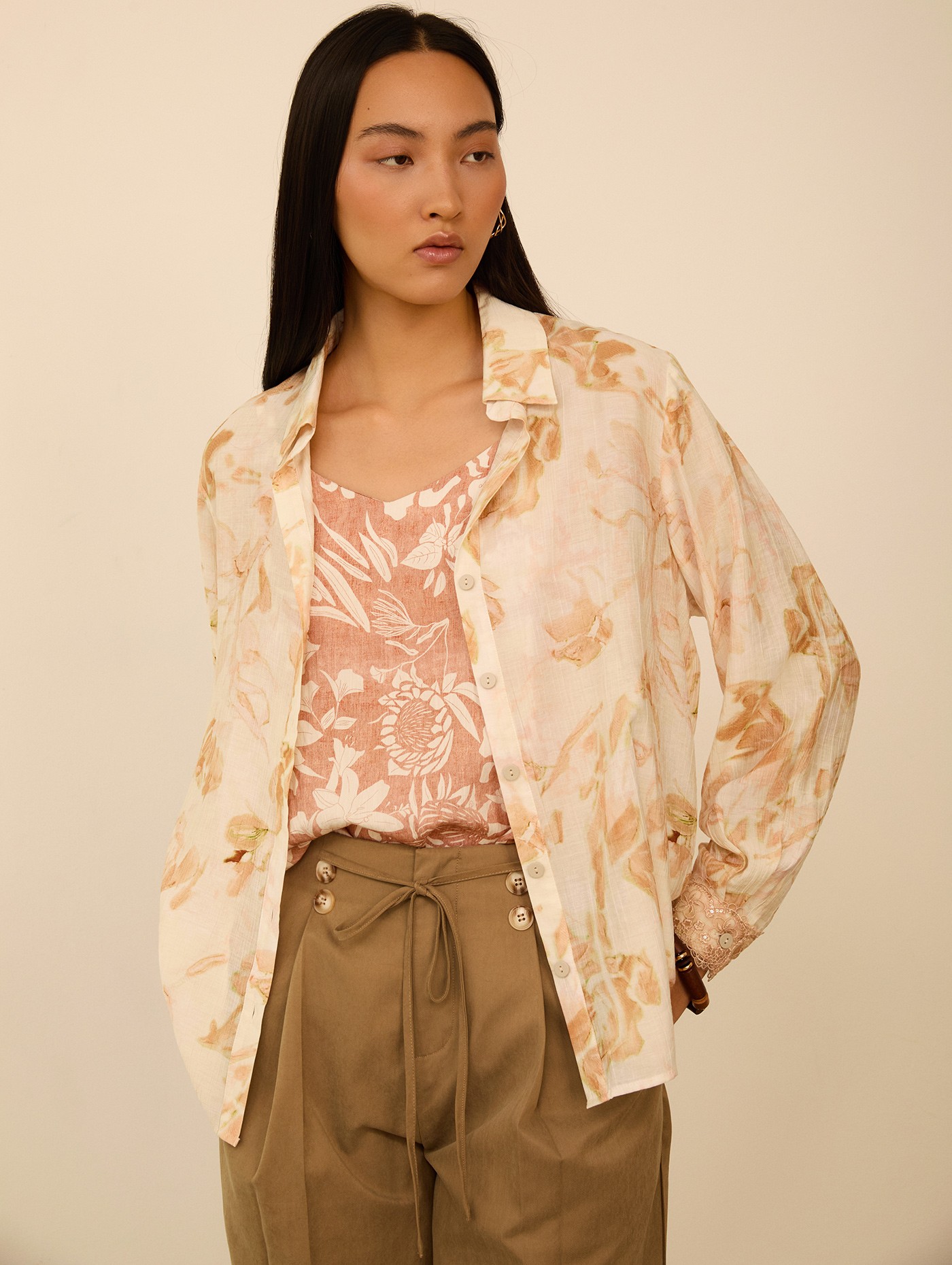 Camisa con estampado floral 2