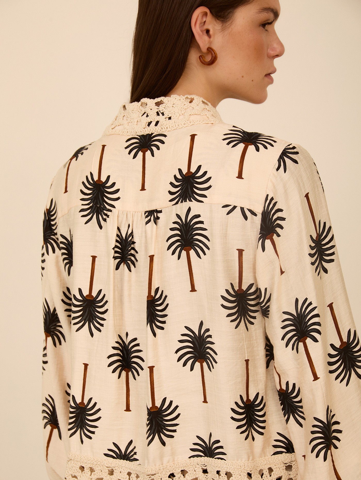 Camisa con estampado palmeras 4