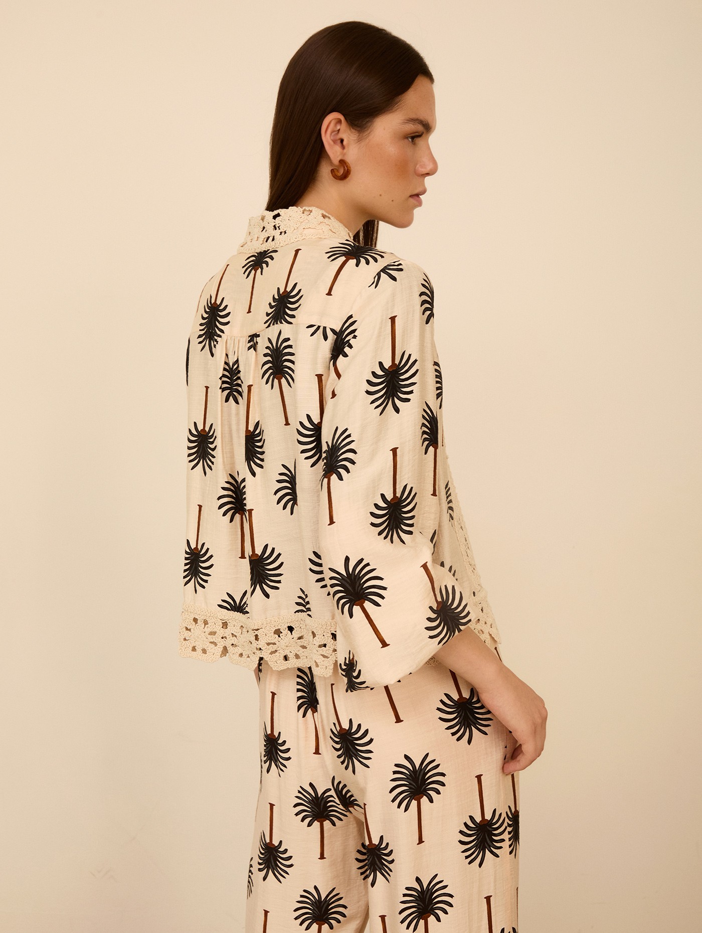 Camisa con estampado palmeras 5