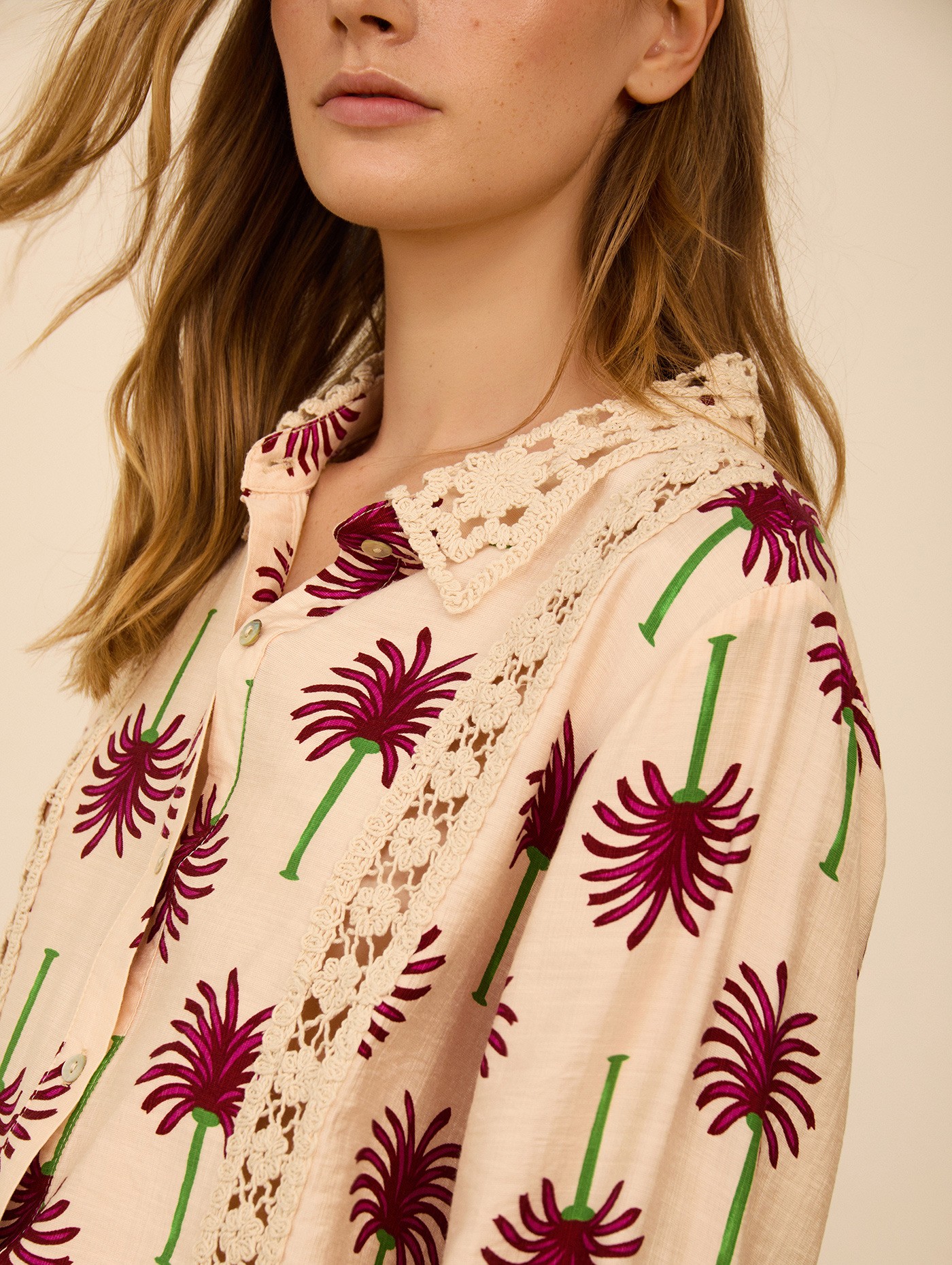 Camisa con estampado palmeras 5