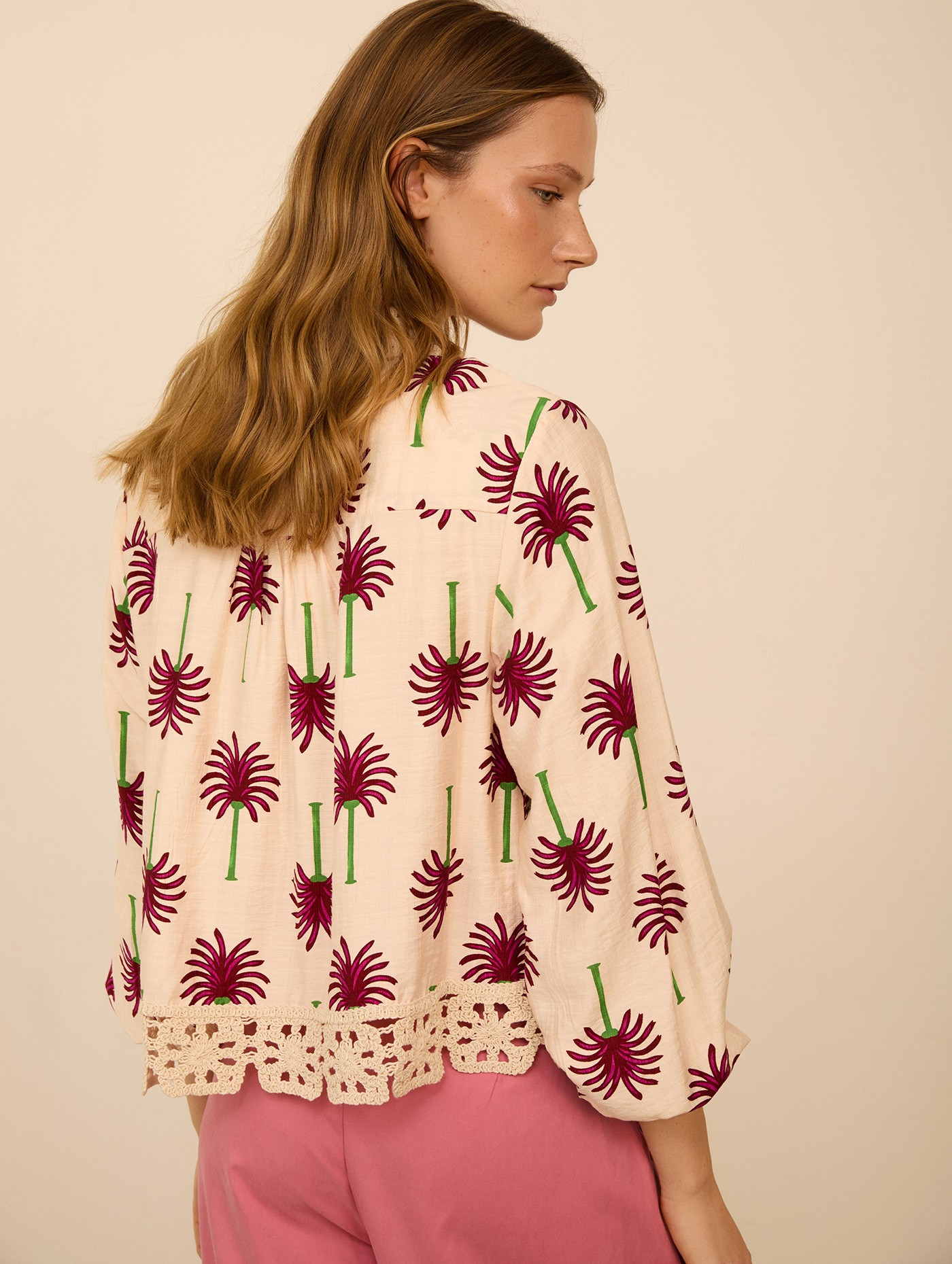 Camisa con estampado palmeras 1