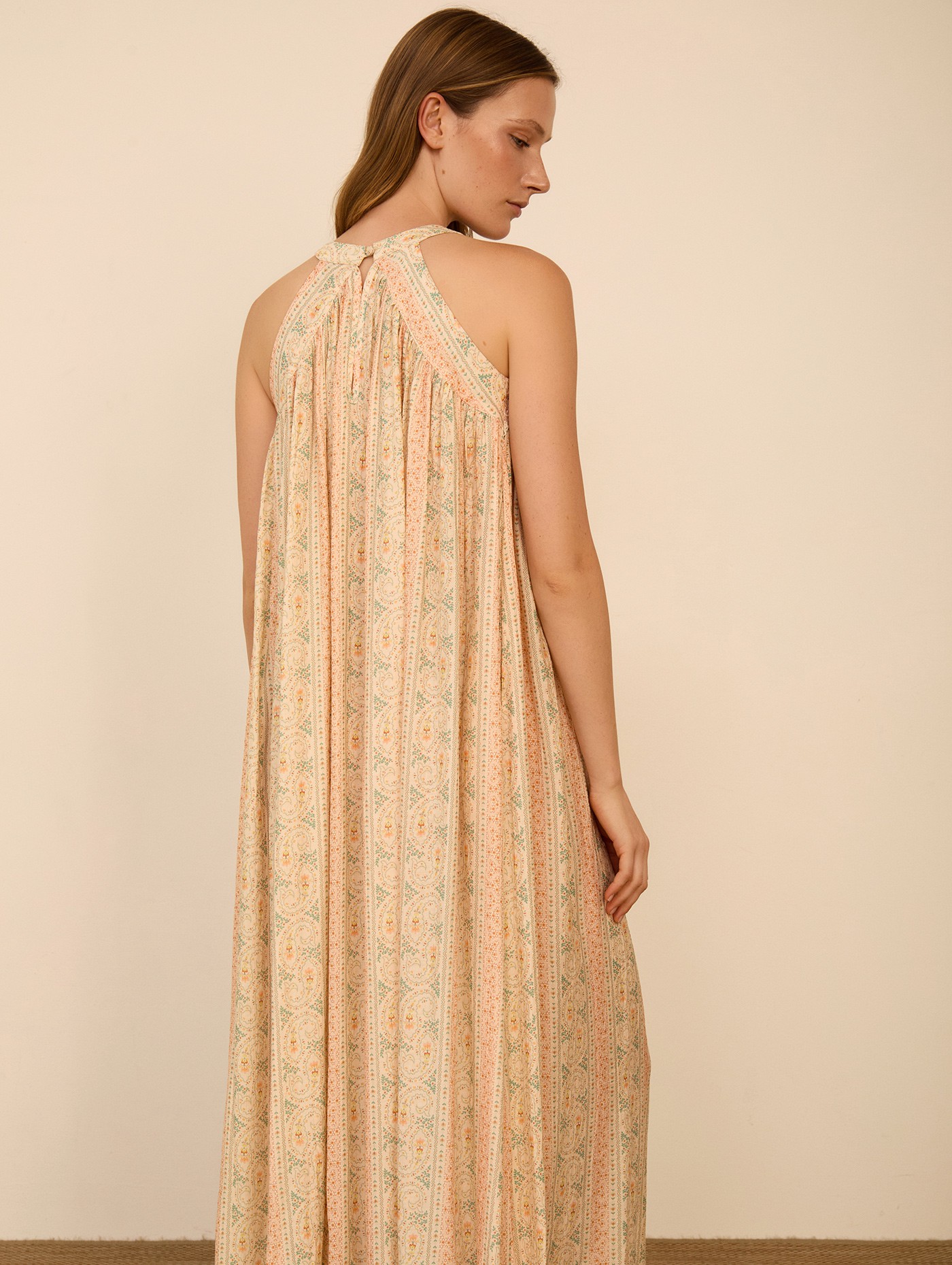 Vestido largo cuello halter 4