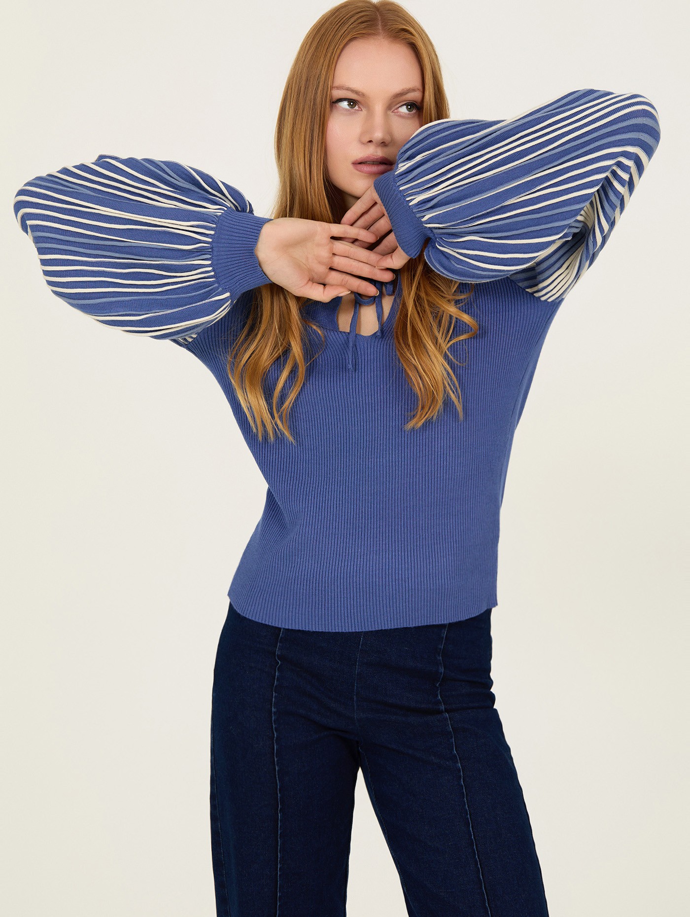 Sweater with godets sleeves 1