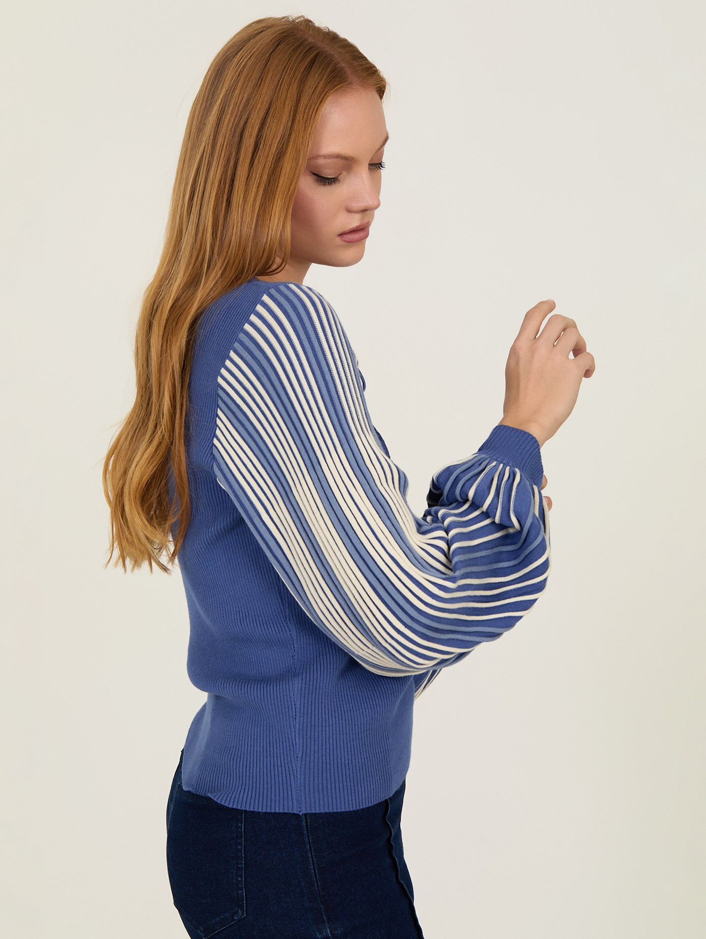 Sweater with godets sleeves 4