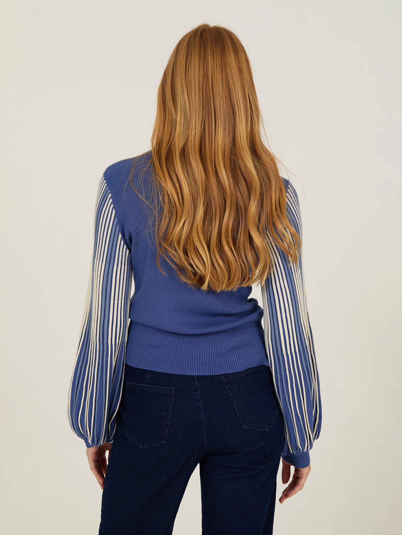 Sweater with godets sleeves 5