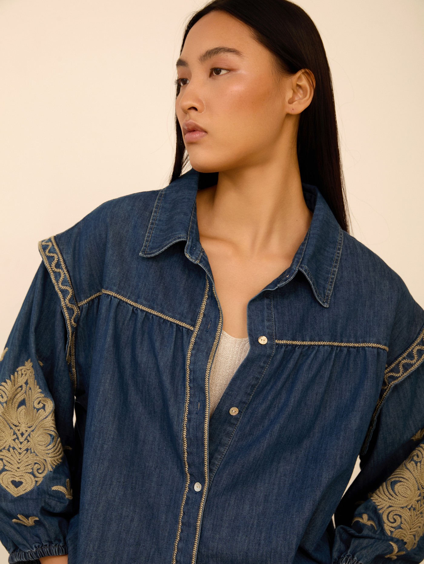 Sobrecamisa denim bordada 8