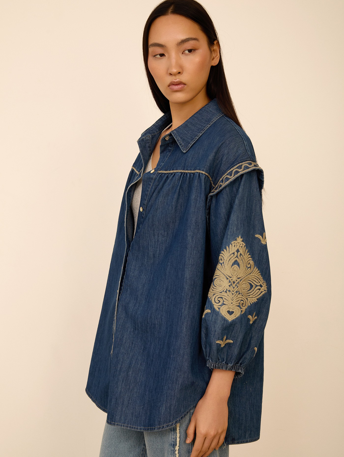 Sobrecamisa denim bordada 6