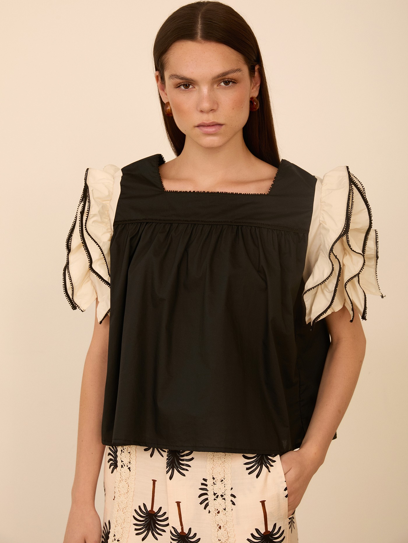 Blusa manga corta volantes 5