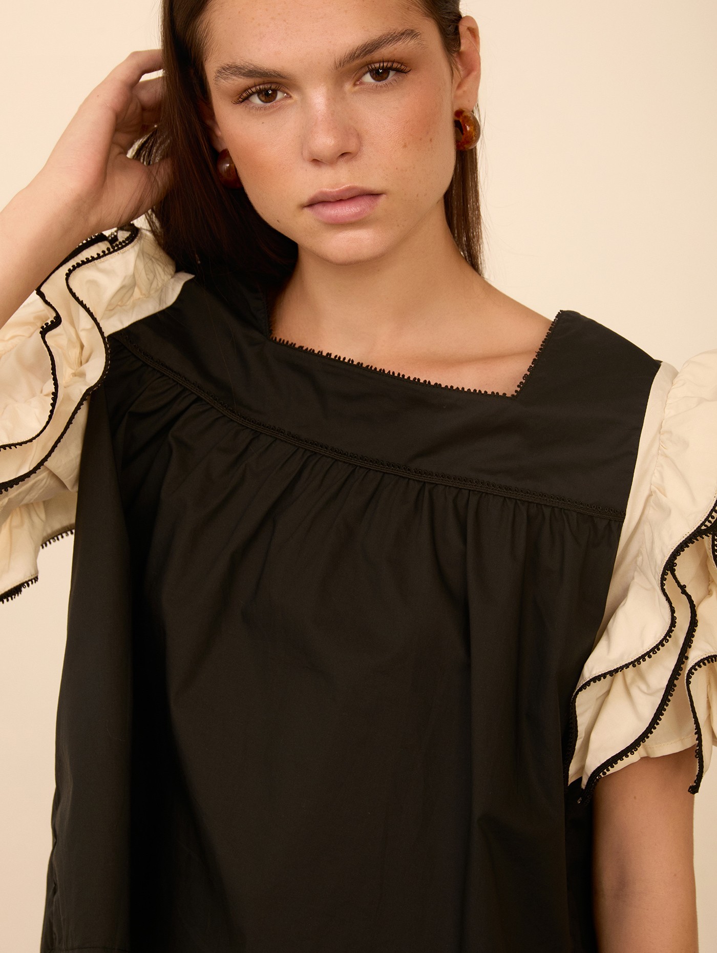 Blusa manga corta volantes 1