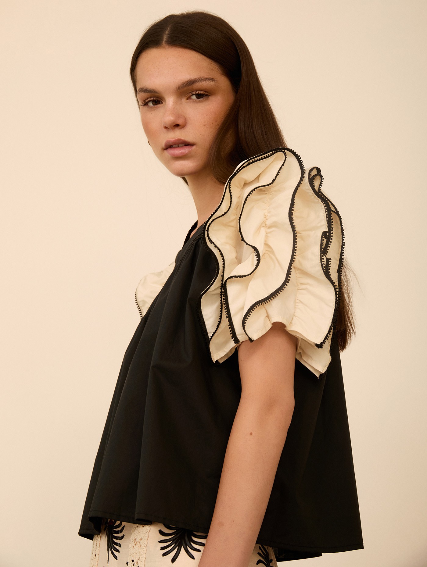 Blusa manga corta volantes 4