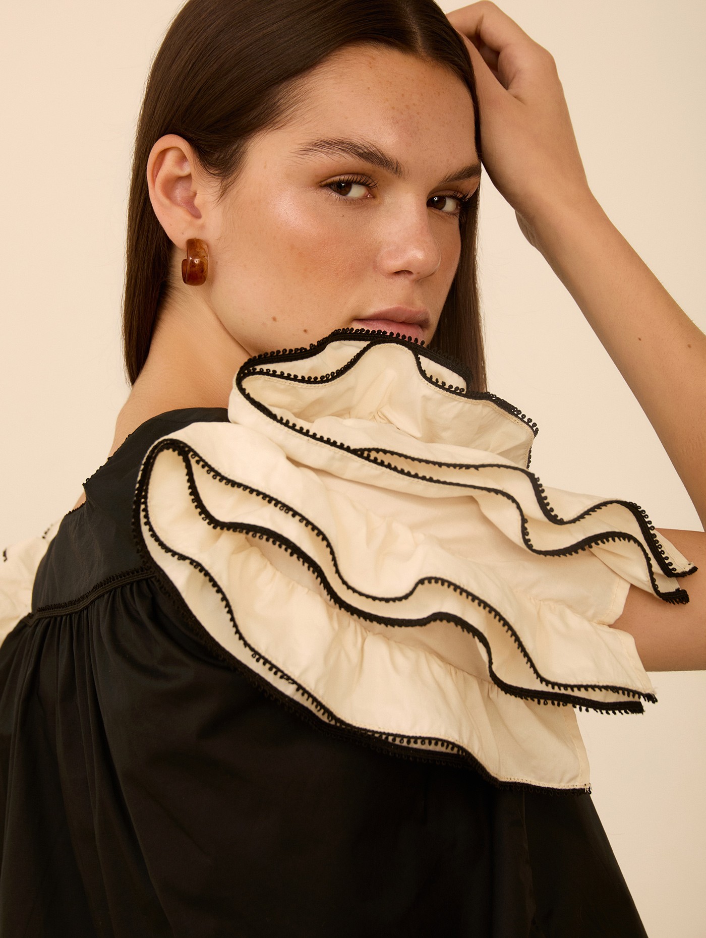 Blusa manga corta volantes 7