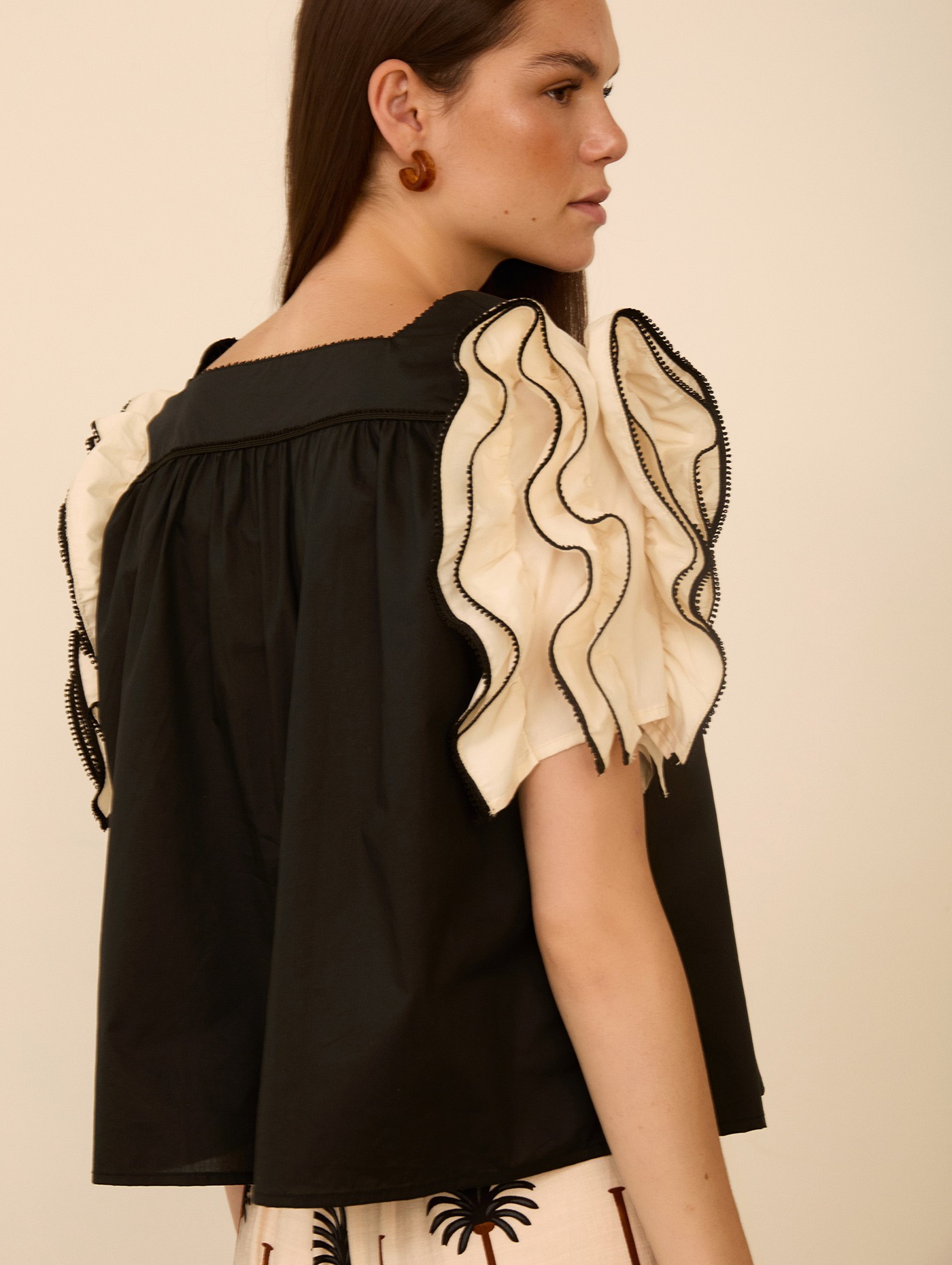 Blusa manga corta volantes 3