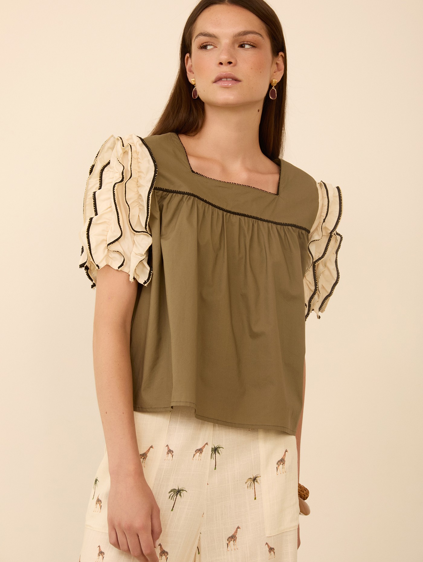 Blusa manga corta volantes 3