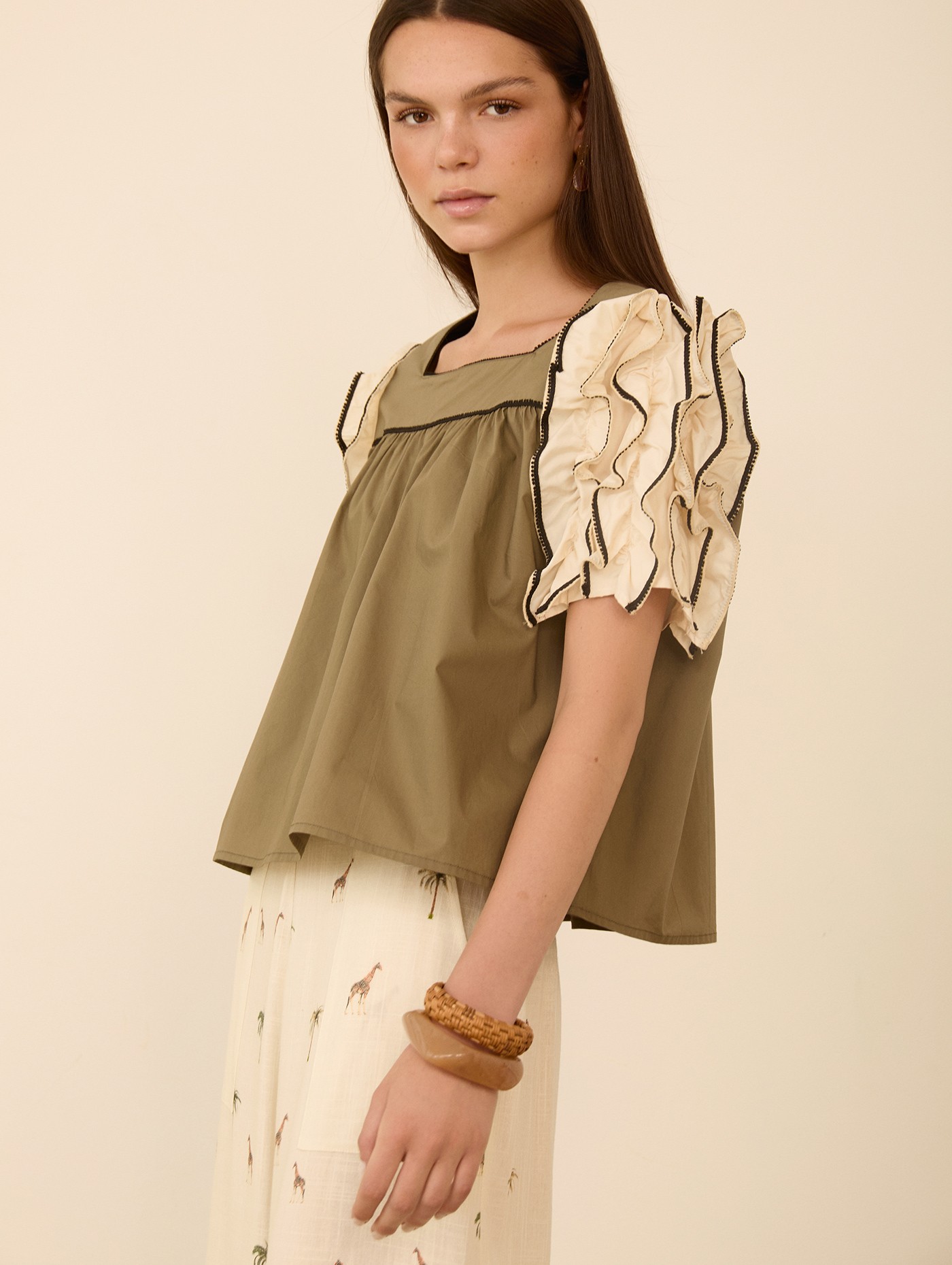 Blusa manga corta volantes 4