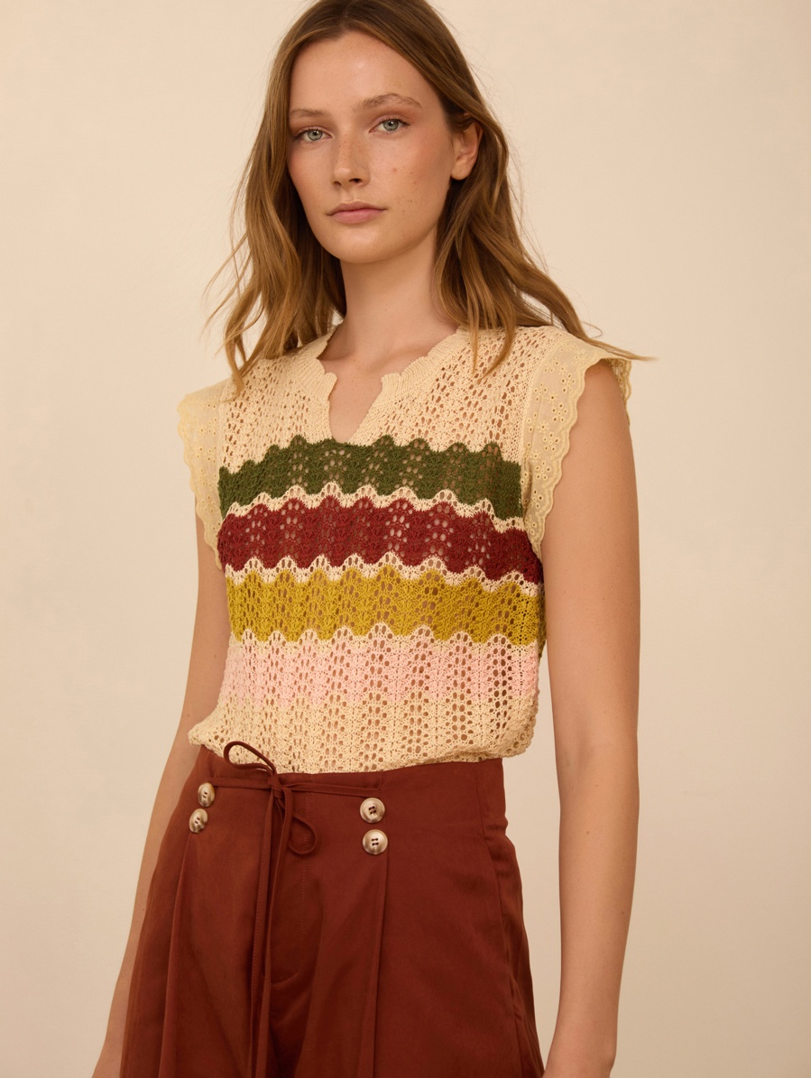 Top calado con franjas