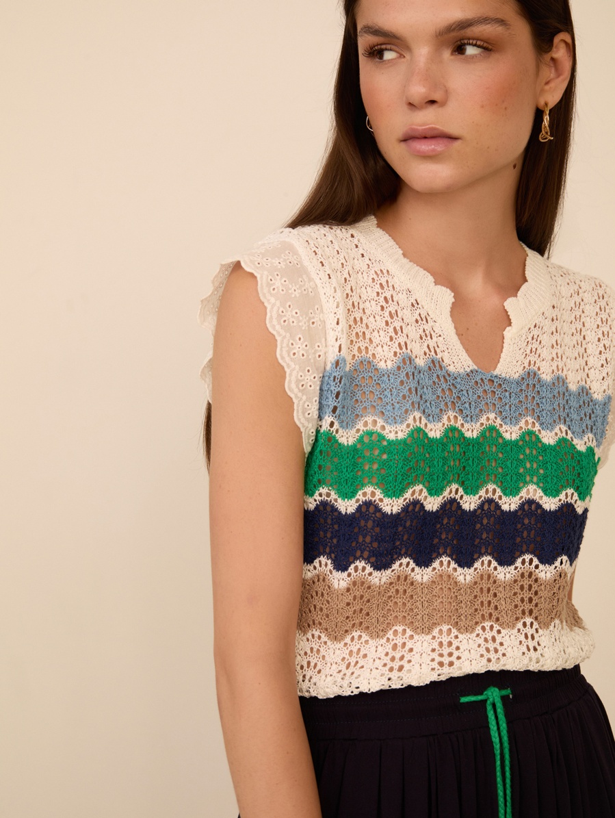 Top calado con franjas