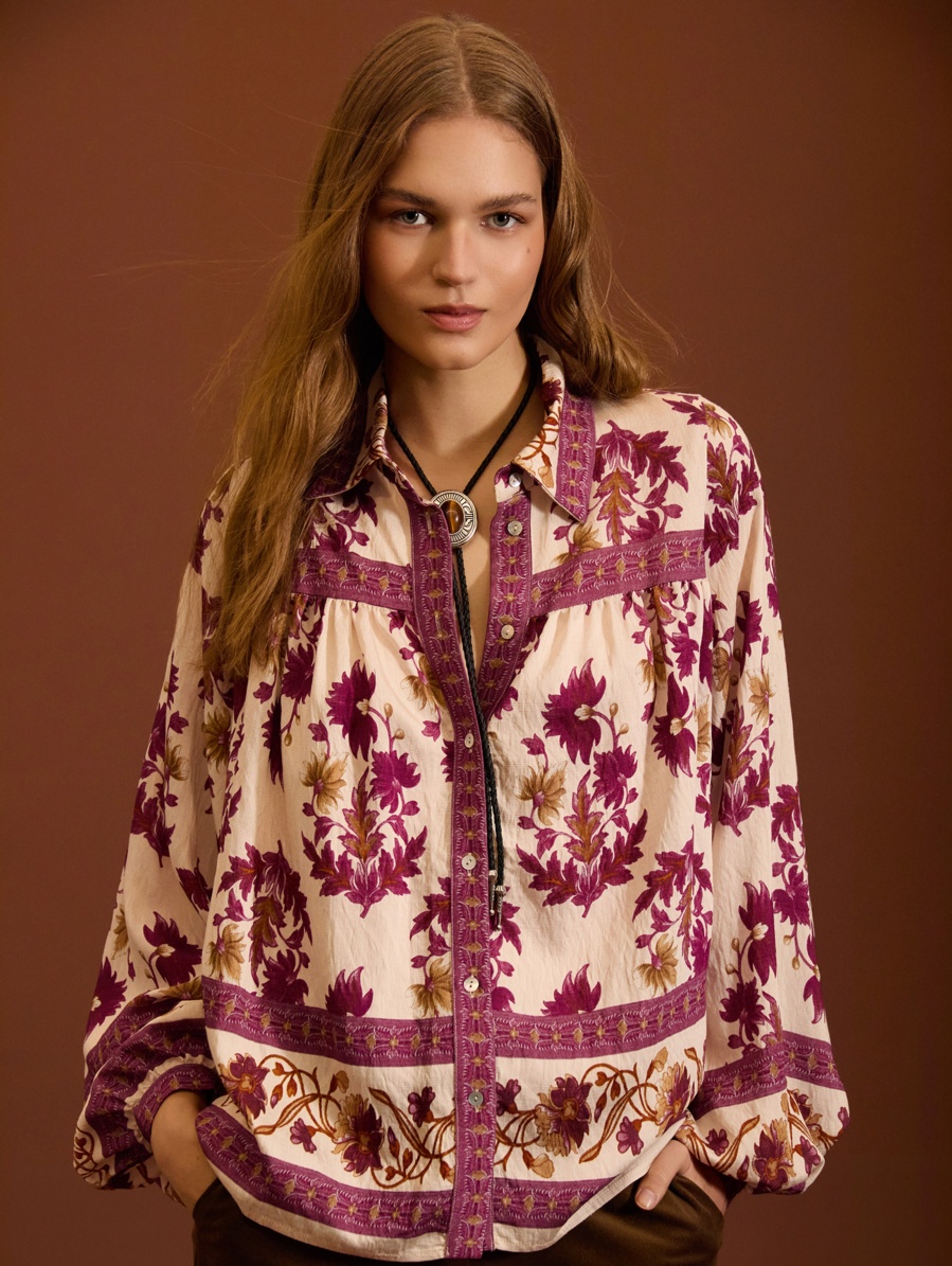 Blusa estampada con mangas abullonadas