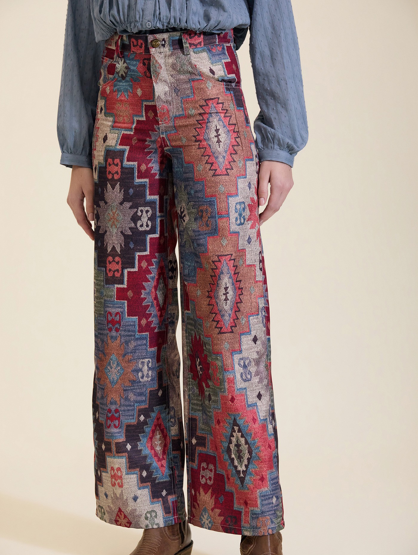 Pantalón con estampado étnico