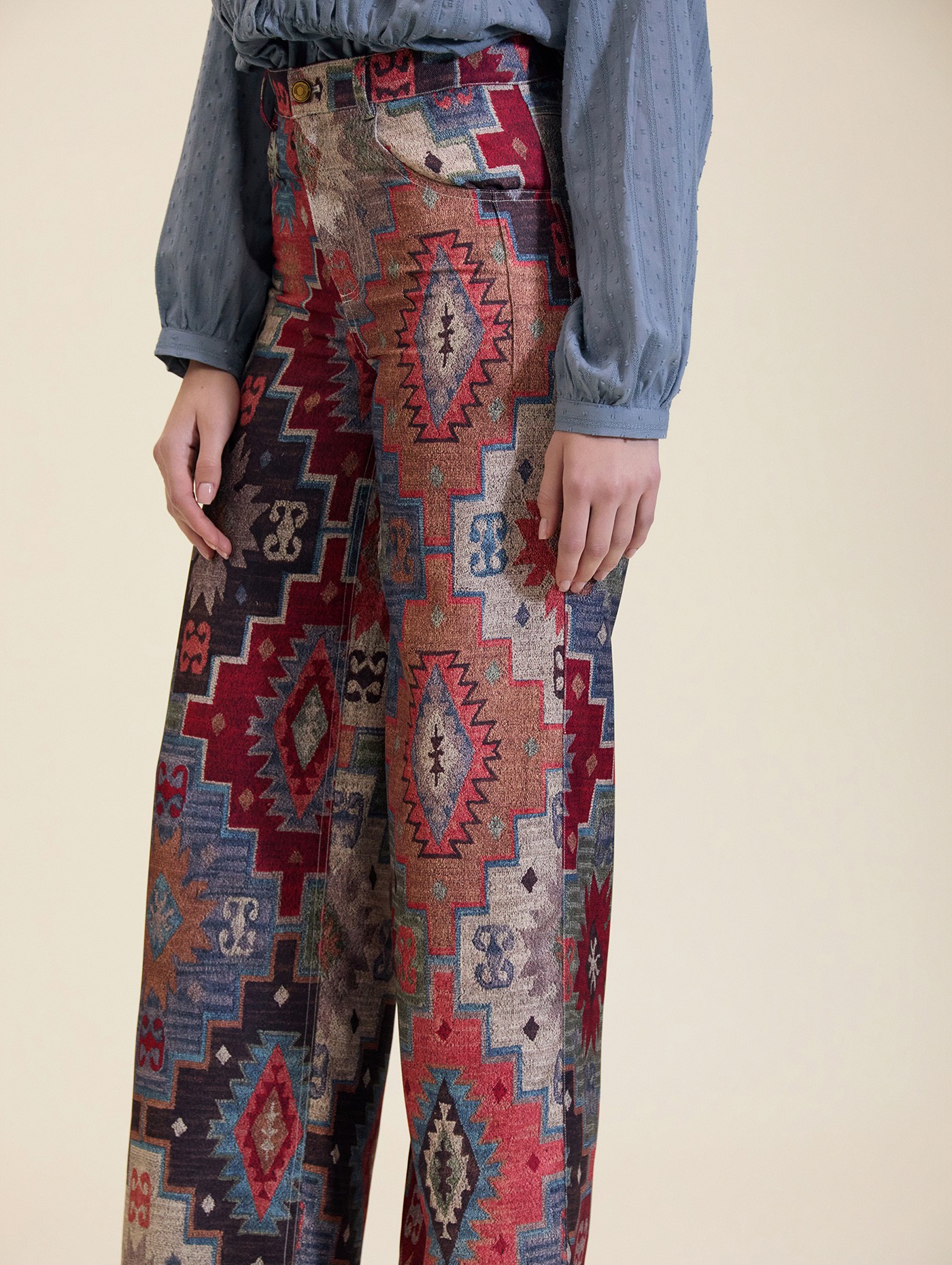 Pantalón con estampado étnico