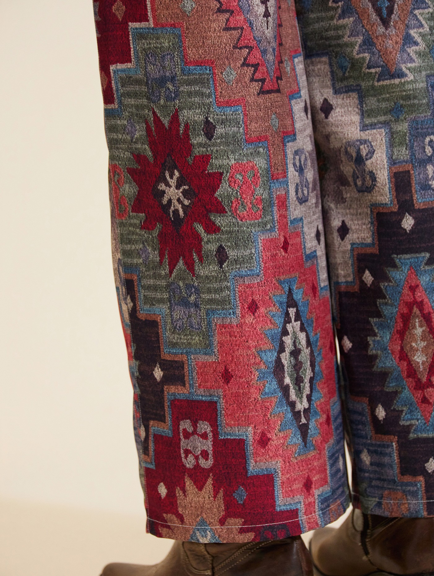 Pantalón con estampado étnico