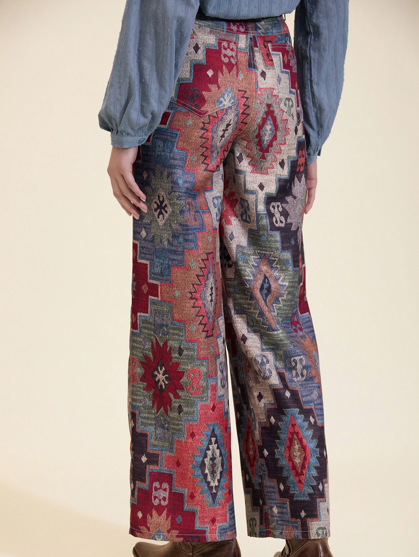 Pantalón con estampado étnico