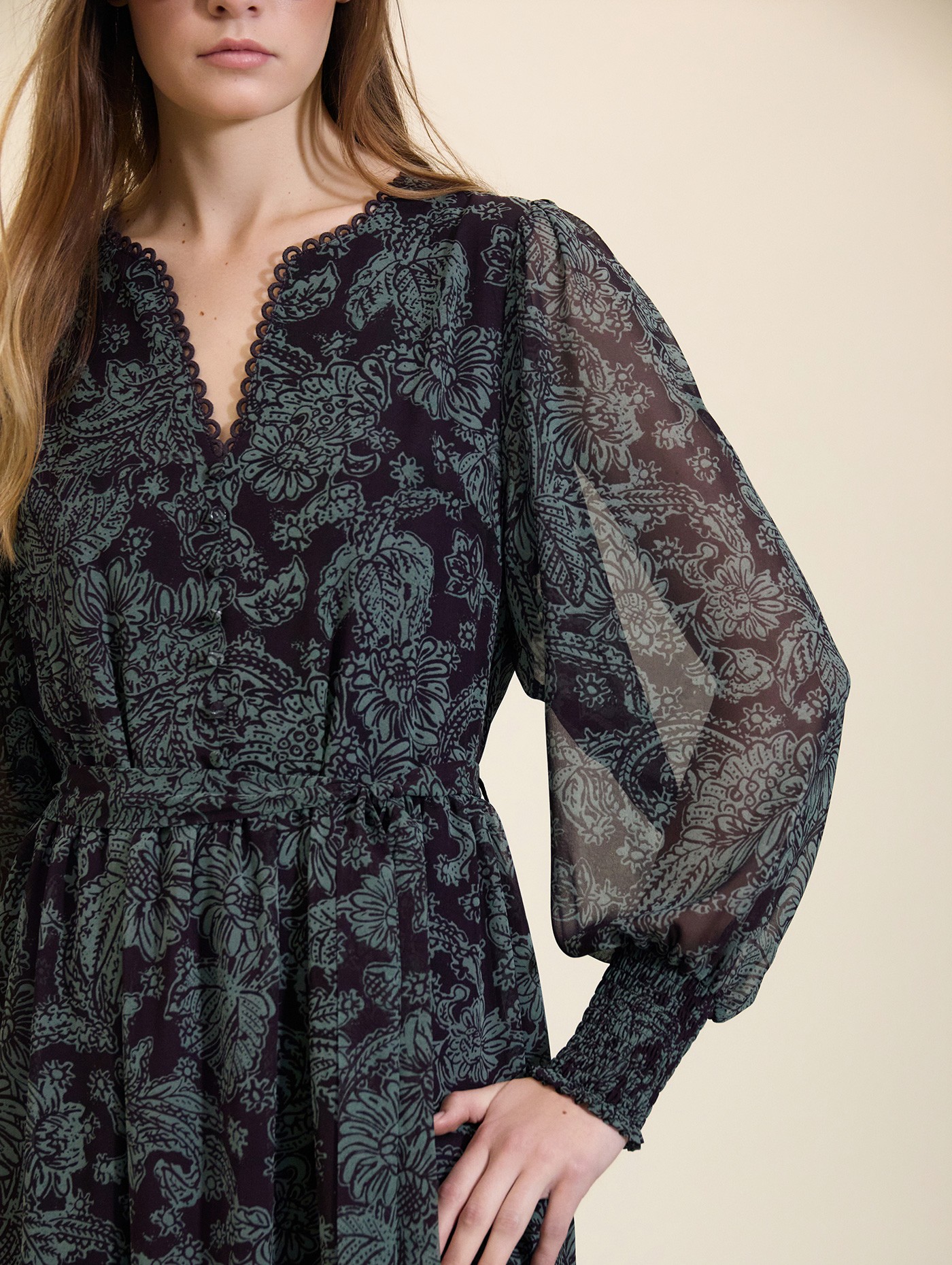 Vestido largo de gasa con estampado floral