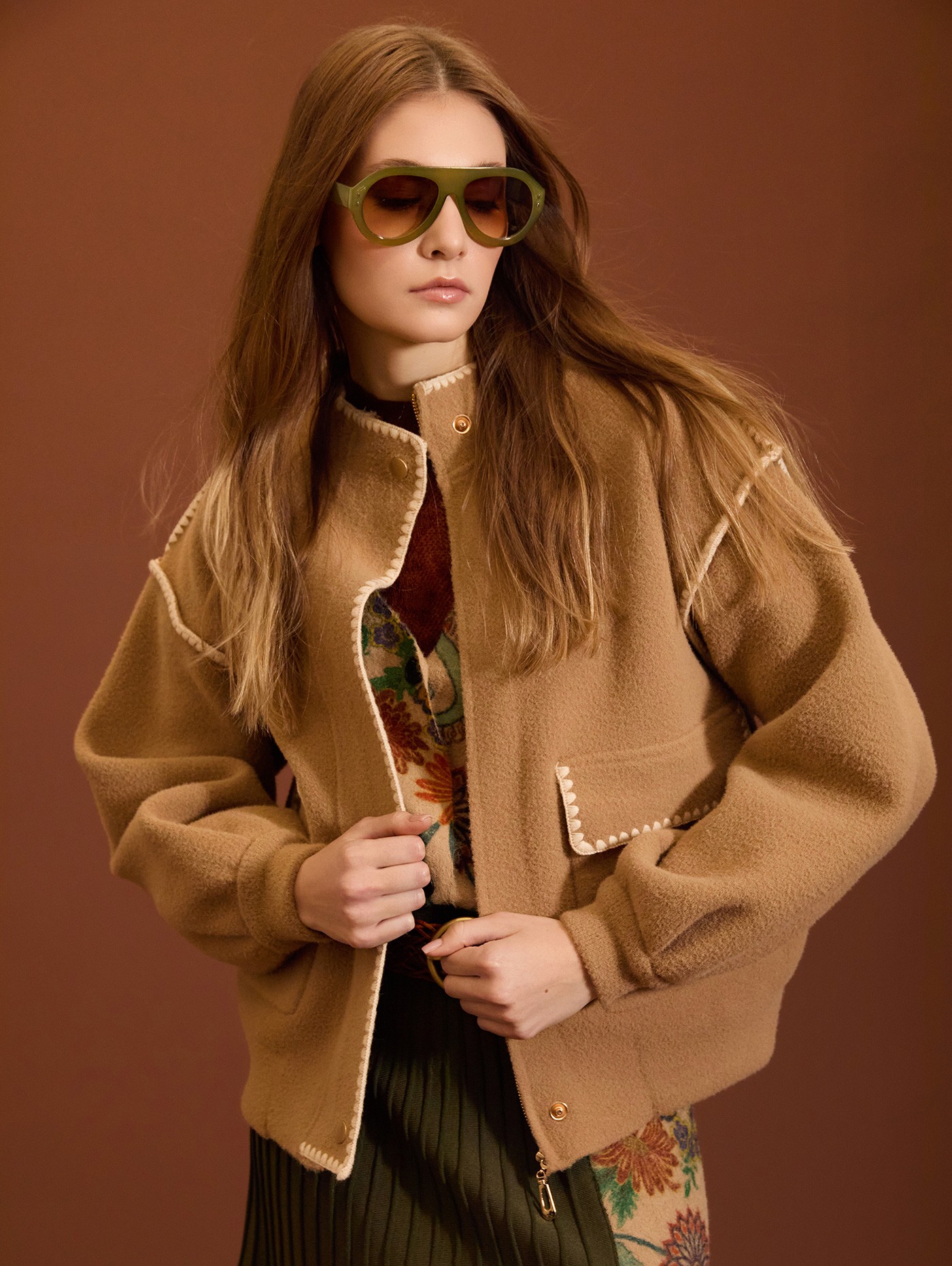 Chaqueta corta de punto bordada