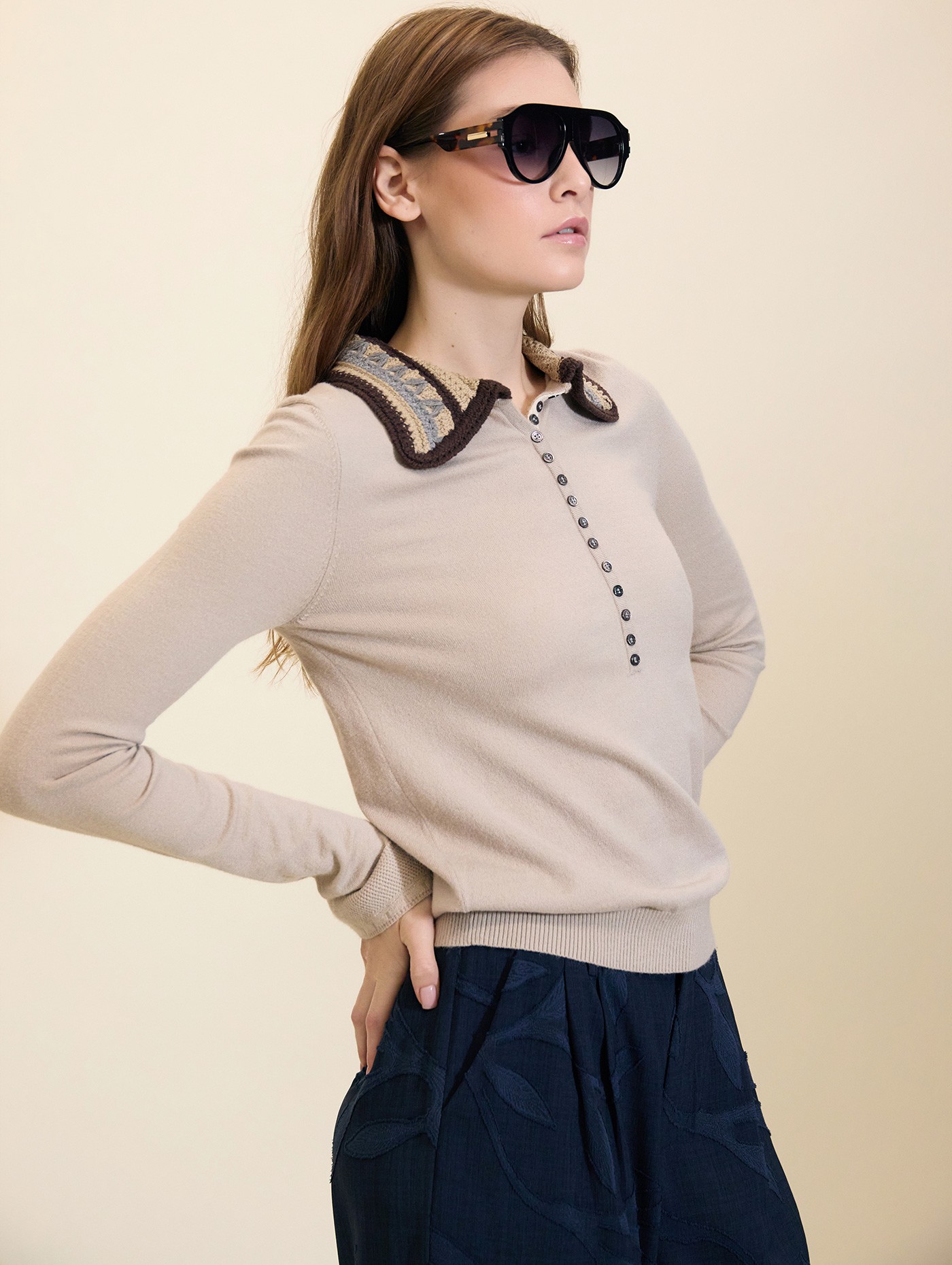Jersey de viscosa con cuello de croché