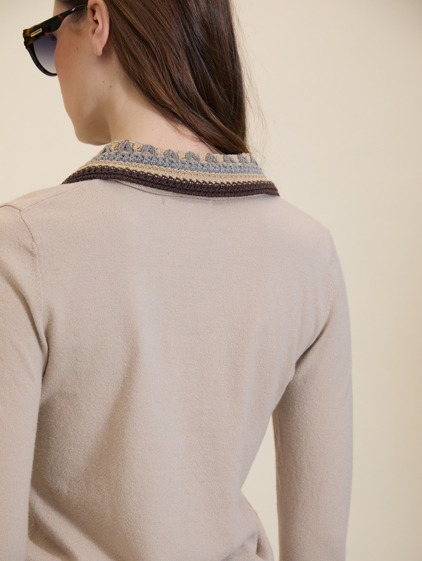 Jersey de viscosa con cuello de croché