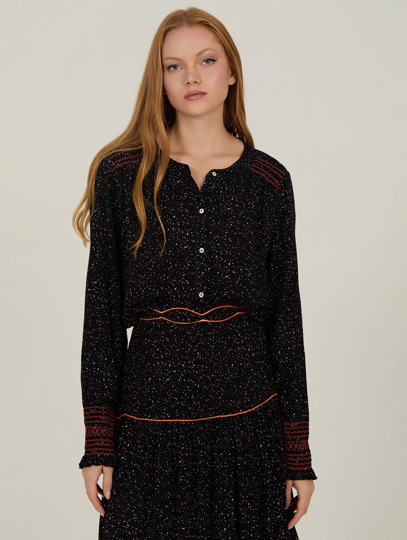 Blusa estampada con smock