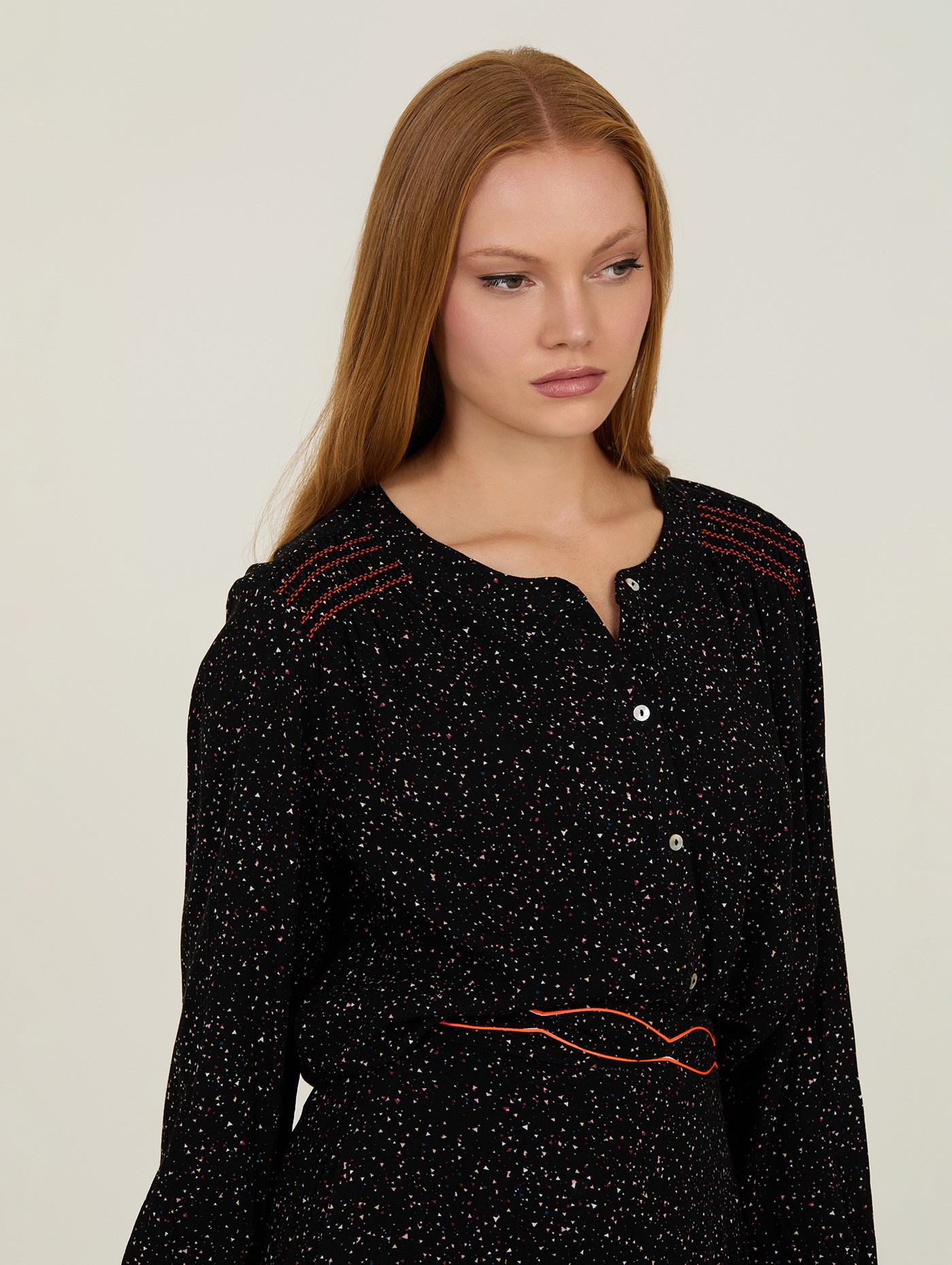 Blusa estampada con smock 2