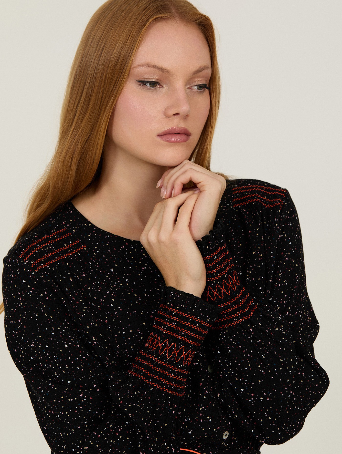 Blusa estampada con smock 1