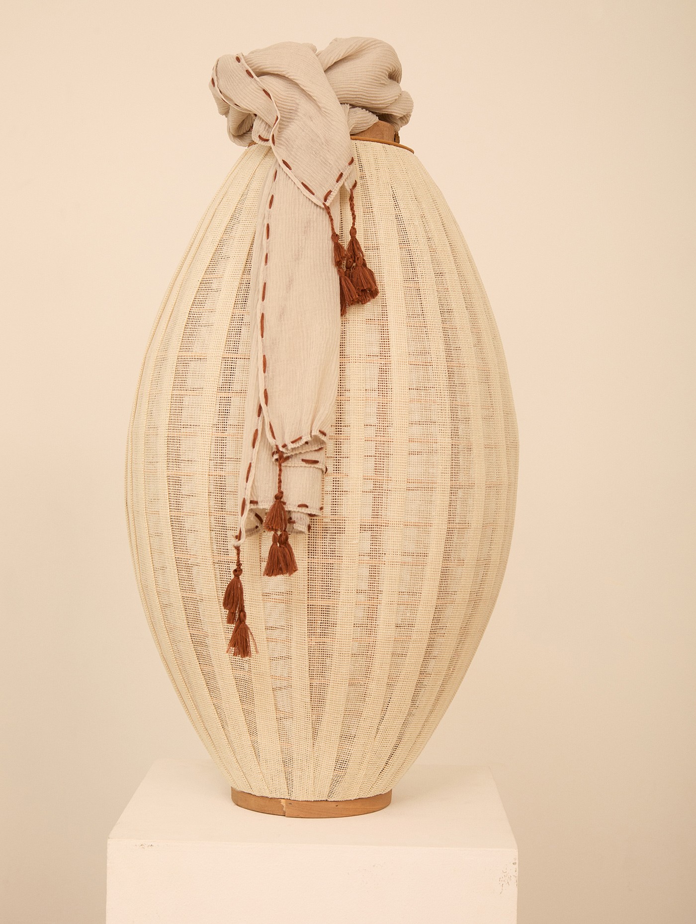 Fular plisado con contraste 1