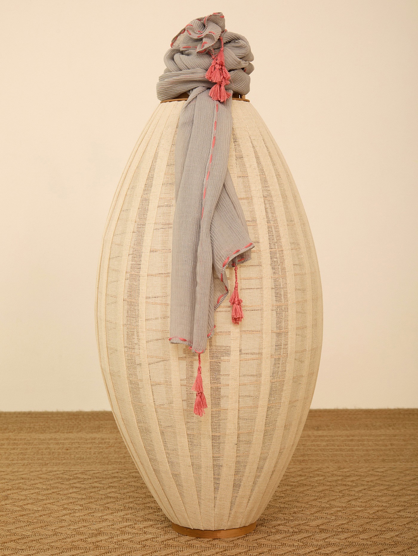 Fular plisado con contraste