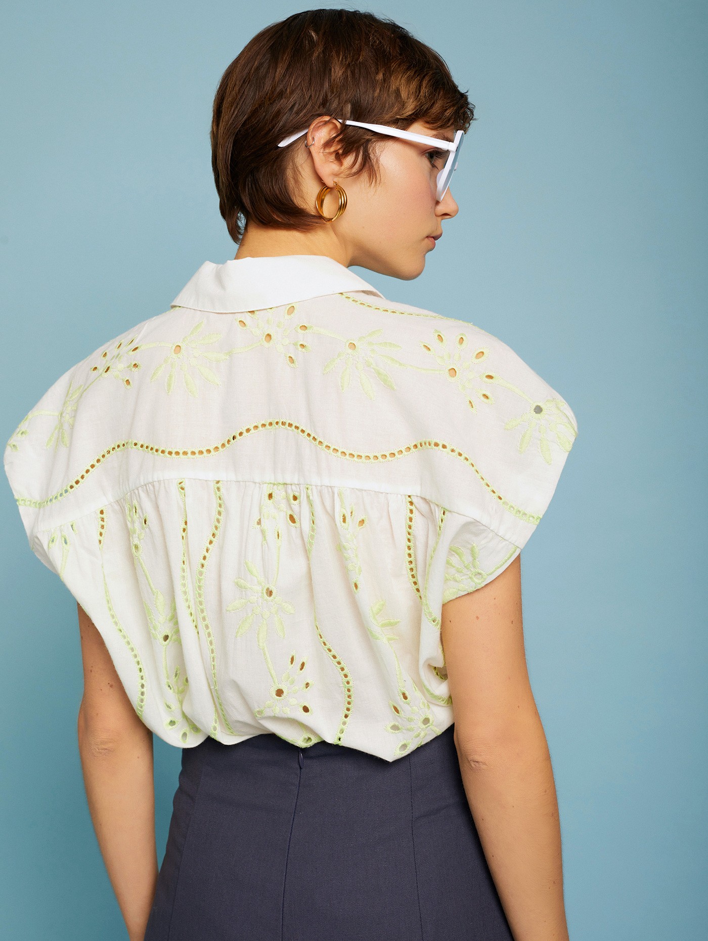 Die-cut embroidery blouse 3
