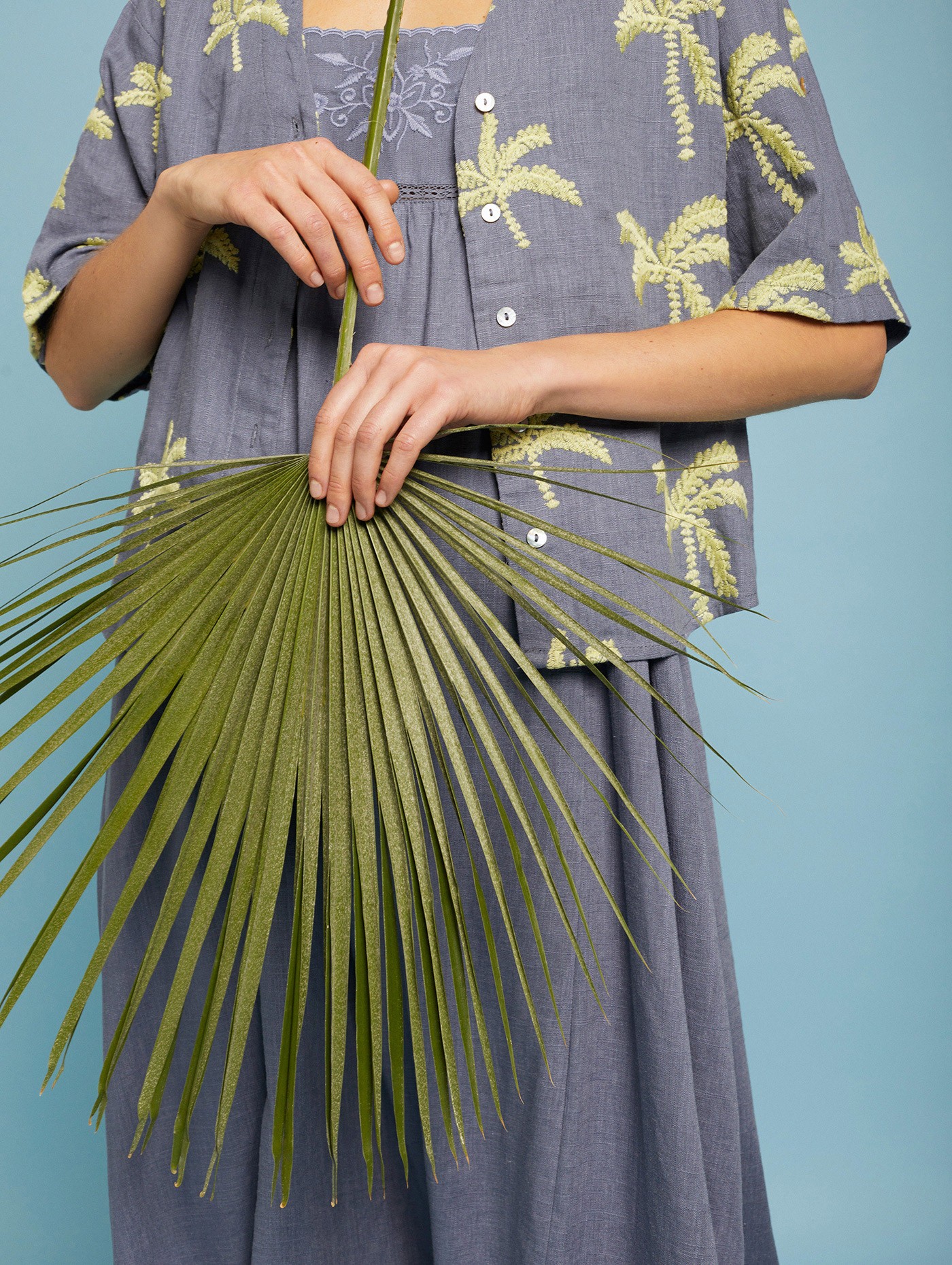 Blusa bordado palmeras 4